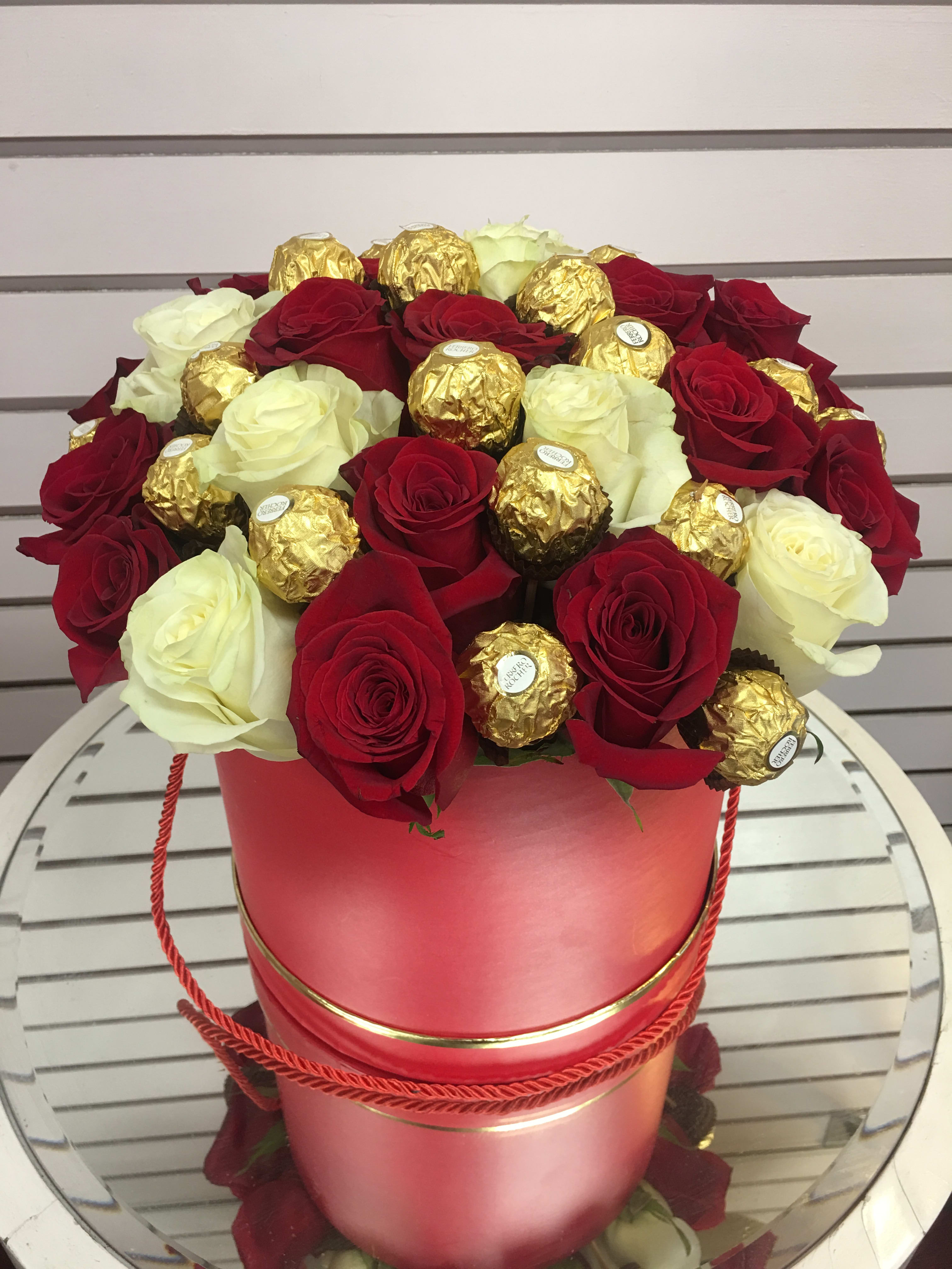 Red and White Roses arranged in a beautiful round hat box assorted chocolates Red and White Roses arranged in a beautiful round hat box assorted chocolates - Roses in hat box accented with chocolates