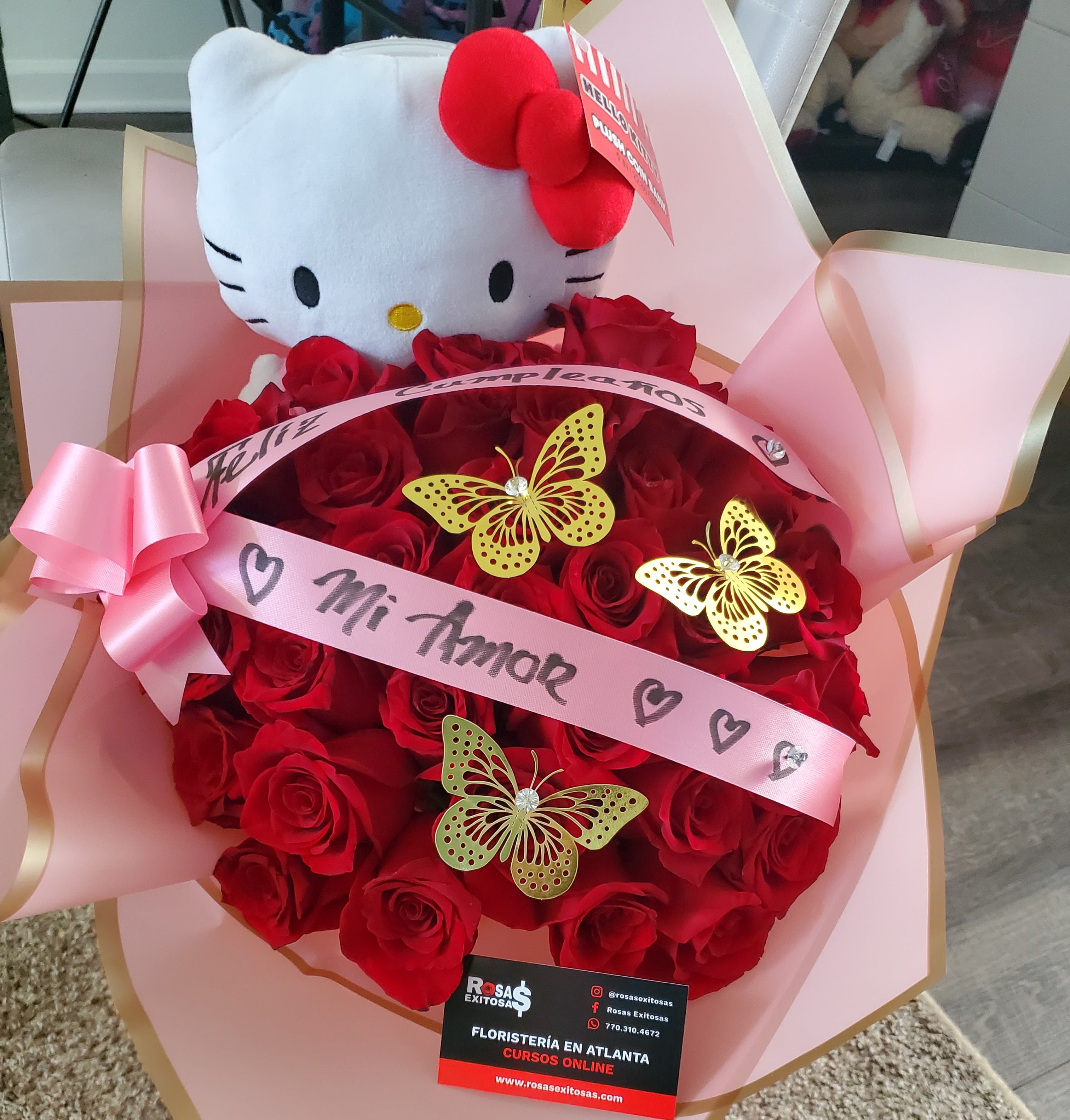 HELLO KITTY BOUQUET HELLO KITTY BOUQUET - 18 ROSES BOUQUET WITH DECORATION AND HELLO KITTY