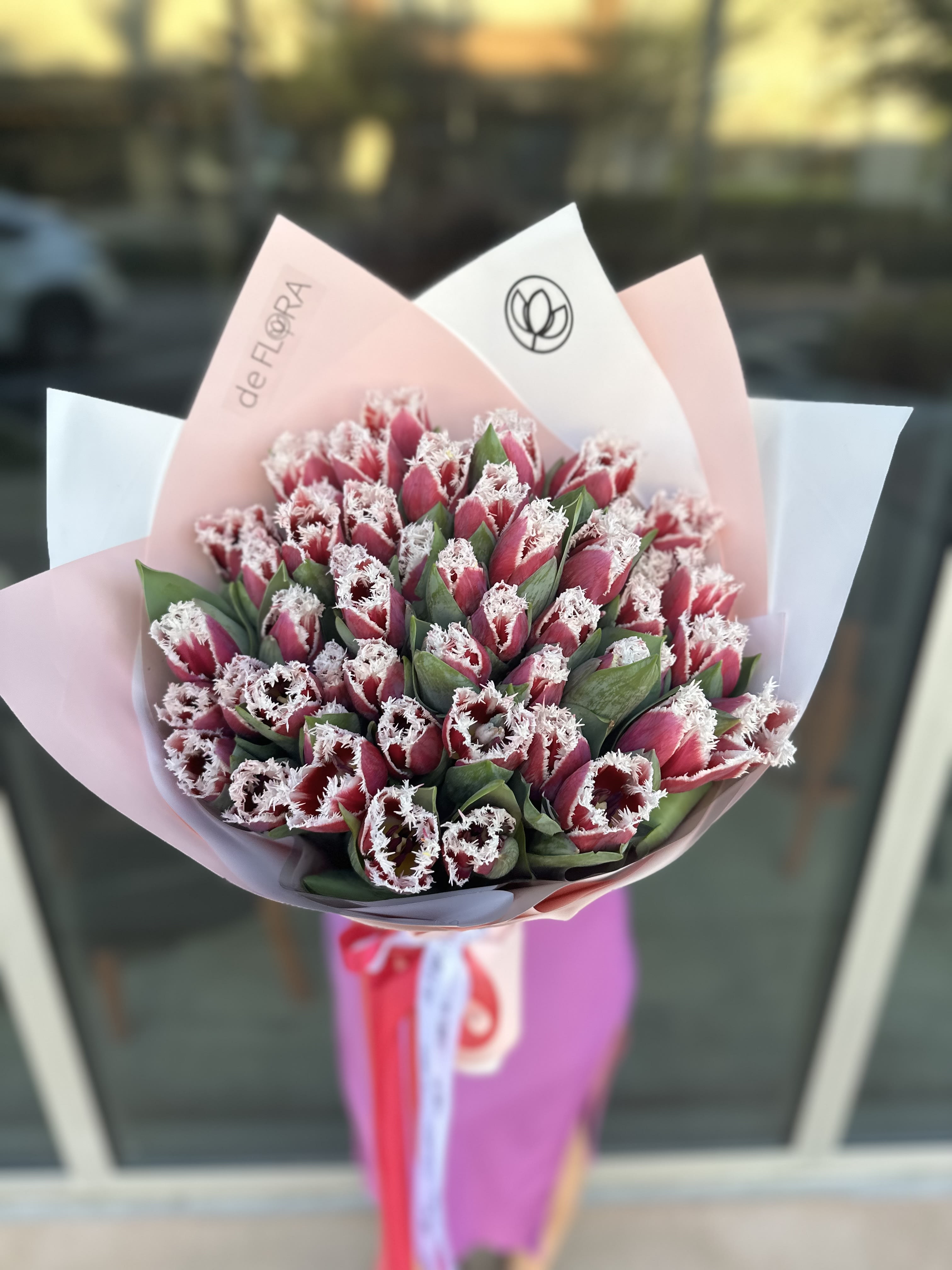 Bouquet of frilled tulips  - Bouquet of large frilled tulips  Standard - 50 tulips  Deluxe - 75 tulips  Premium - 100 tulips 