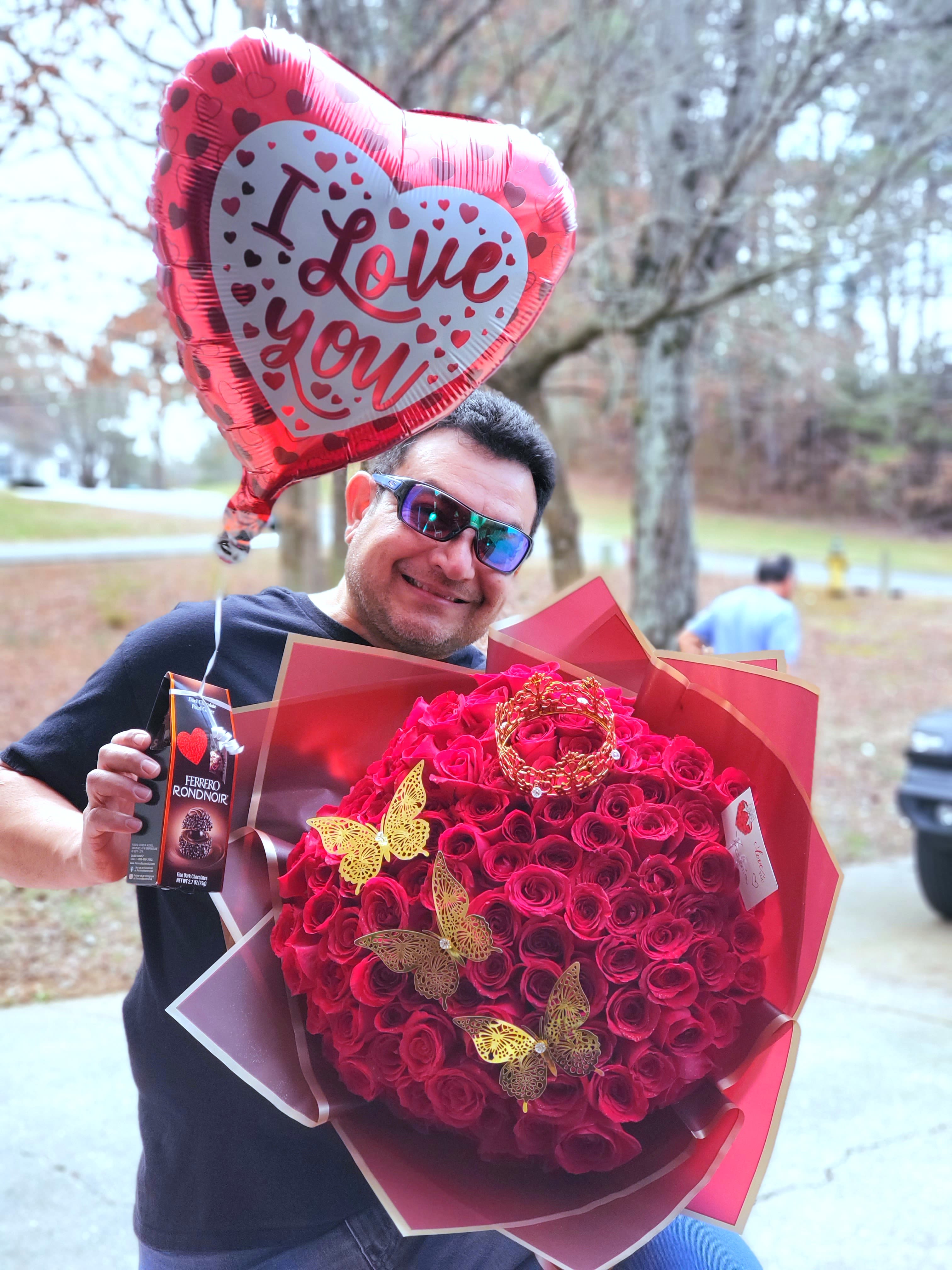 100 RED ROSES - 100 RED ROSES BOUQUET WITH CHOCOLATES AND BALLOON