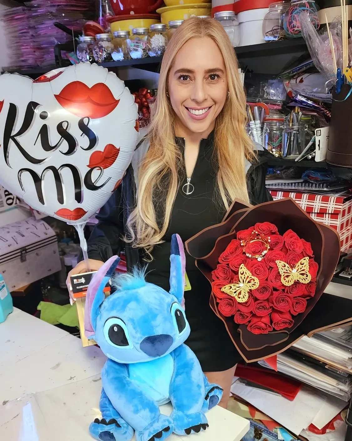 BOUQUET WITH STITCH - 18 red roses Bouquet  Stich 16 inch heart balloon
