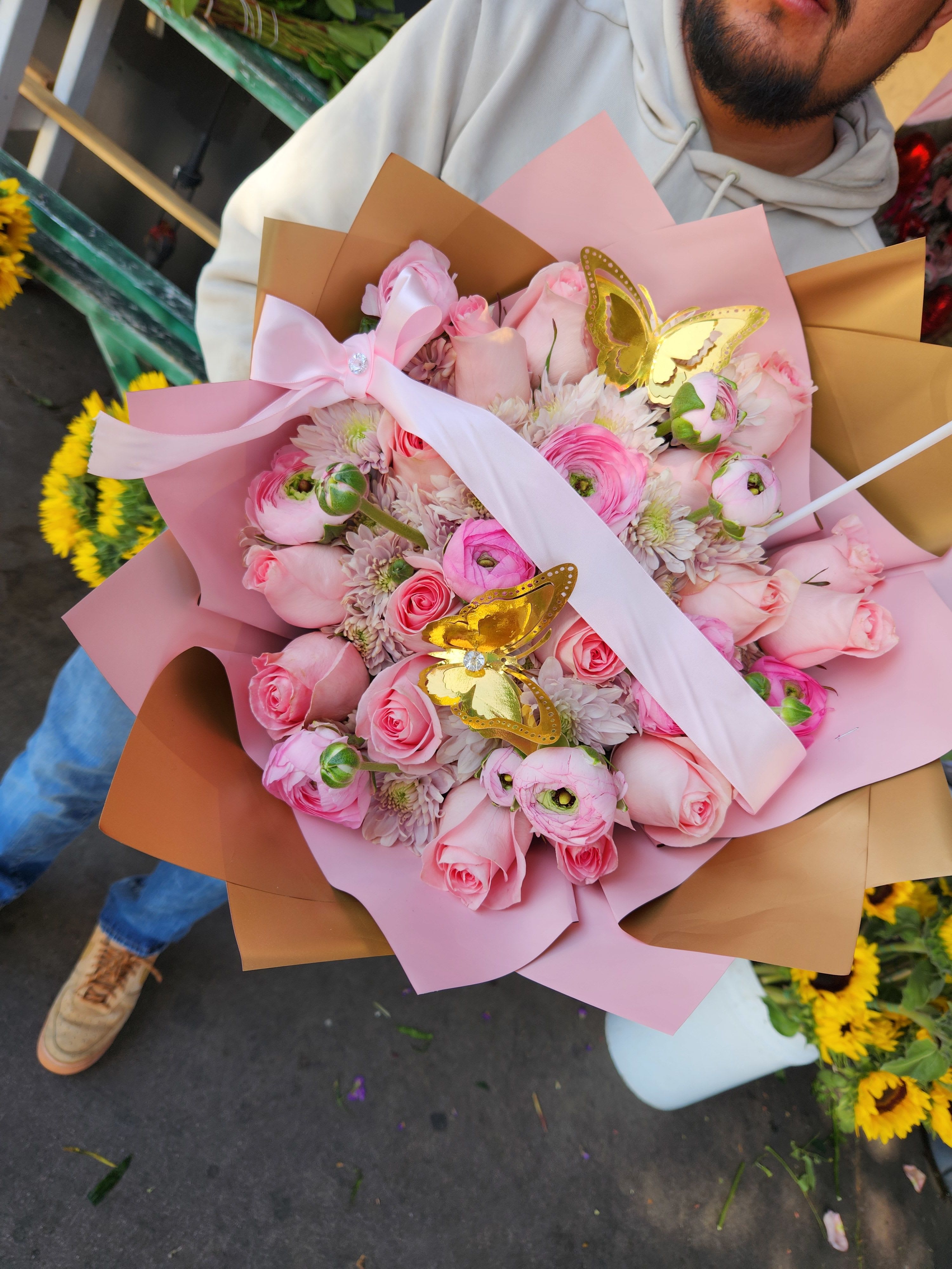 Generous Bouquet - 15 High Quality pink  Roses, pompomps and renuculus  nicely wrap. 
