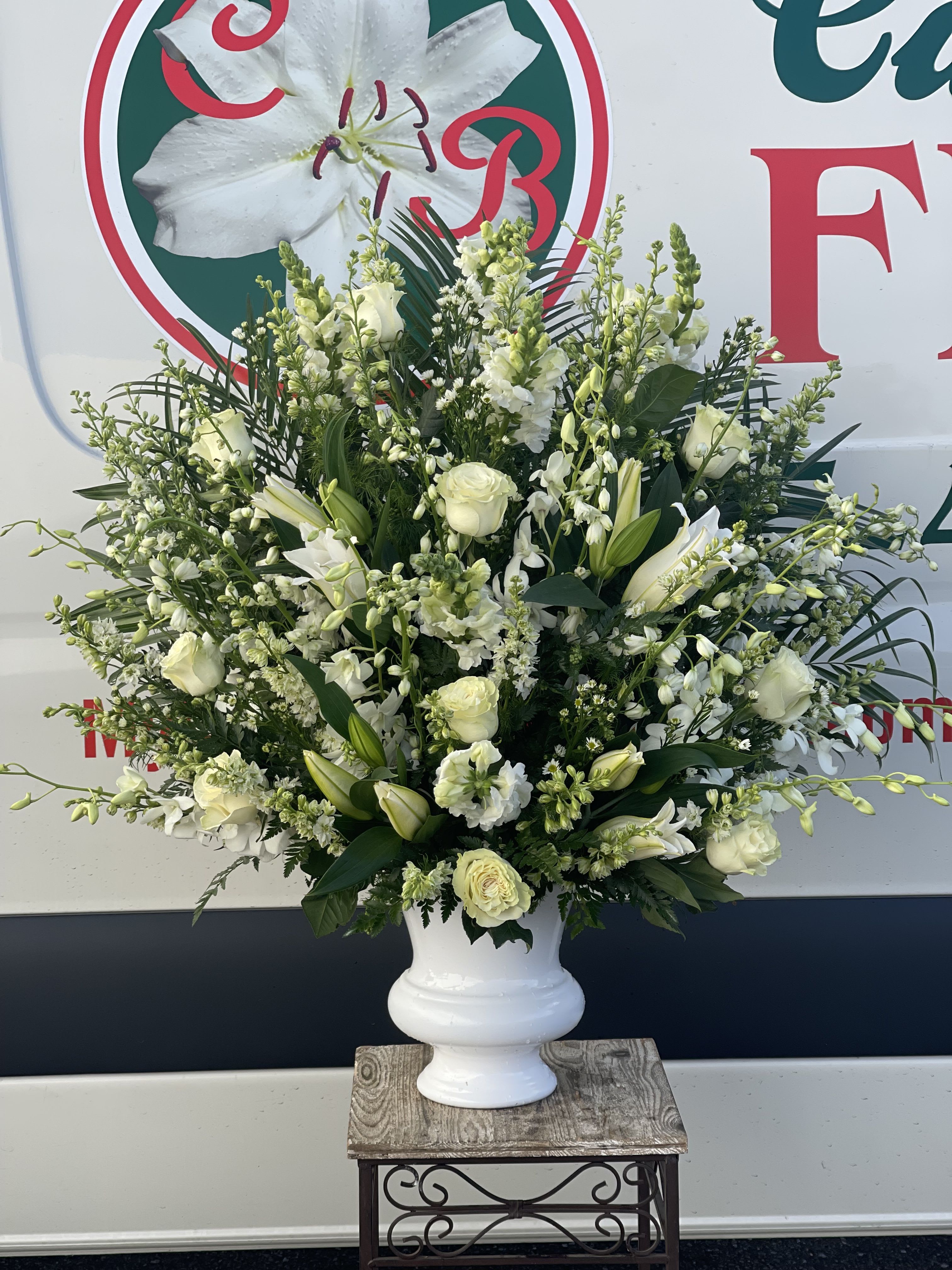 White freestyle sympathy floral  - Whimsical look floral