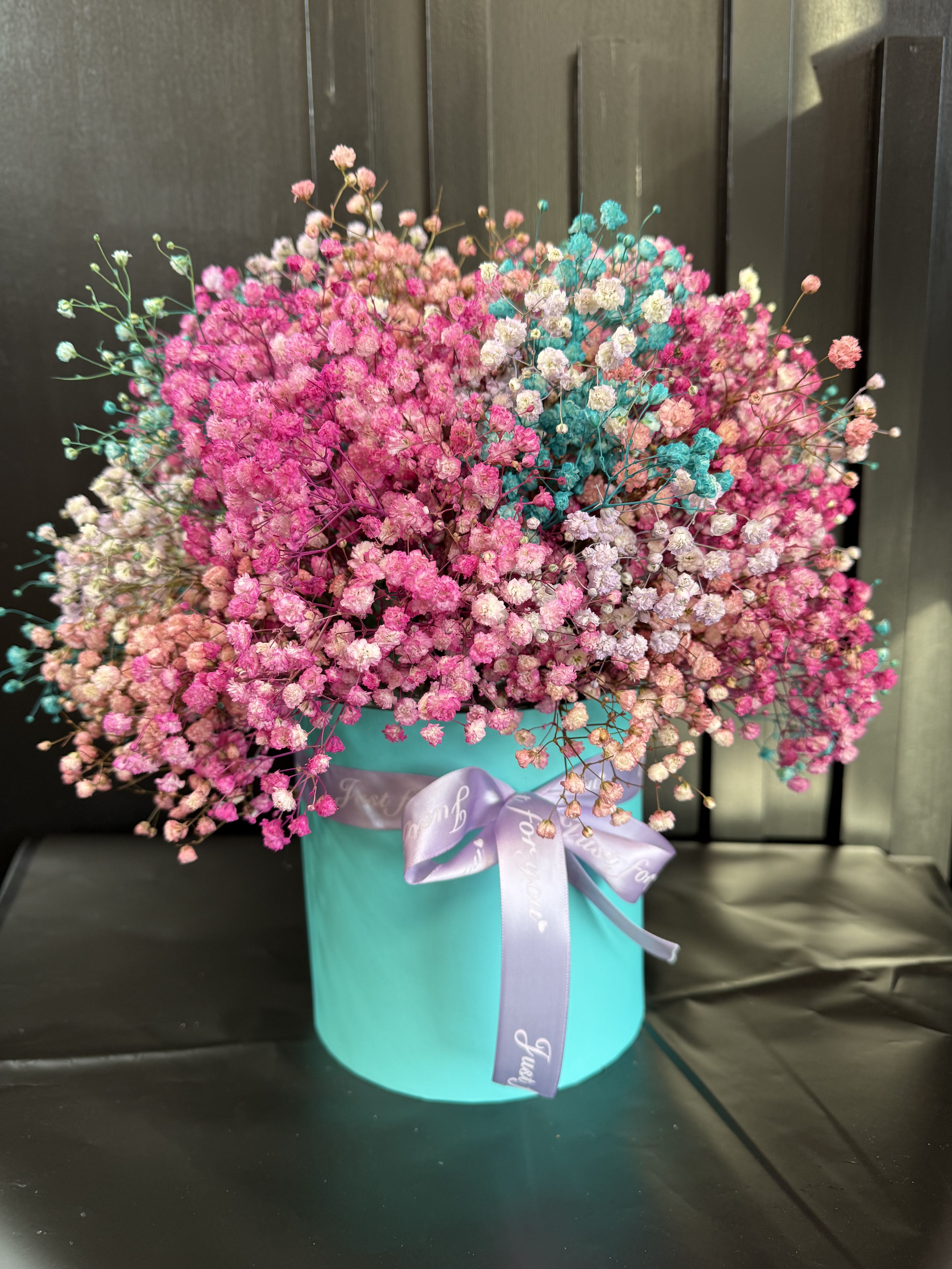 Tiffany  baby breath  - Colorful baby breath in the box it will last almost two weeks .Tiffany color box 