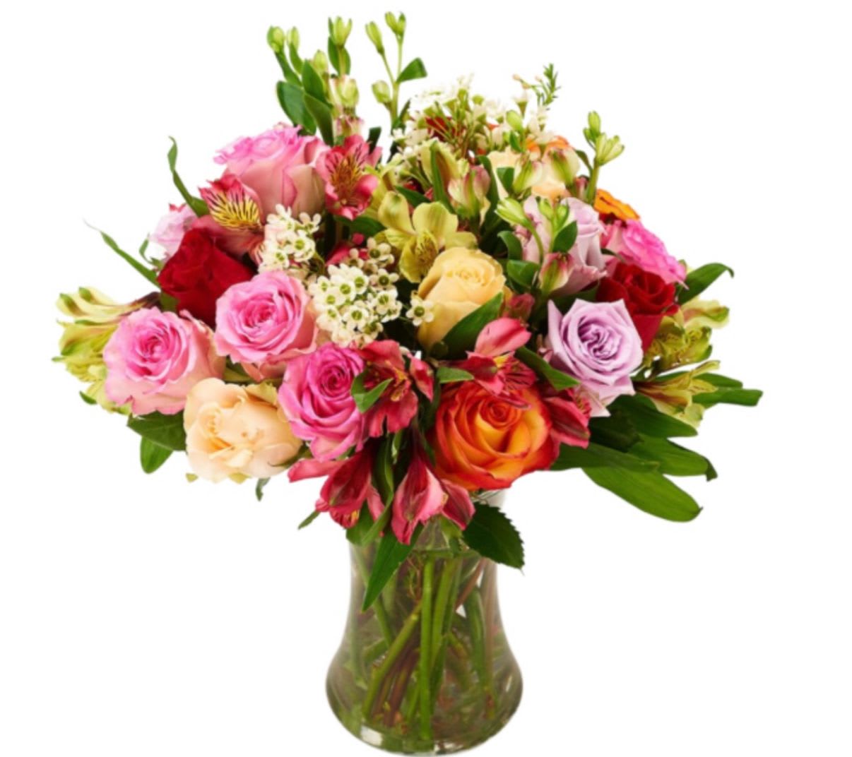 Sweet Kisses Sweet Kisses - Beautiful lush roses and hydrangeas with baby breaths