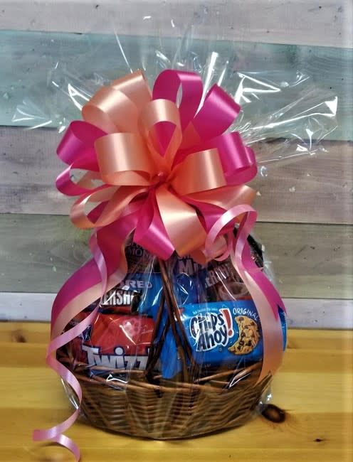 Junk Basket - Here is a junk basket to delight all your sweet tooth fantasies. It will include a large assortment of candy bars, gummies, gum, nuts, popcorn, and whatever else junky we can put in there. If you have specific dietary requests, please tell us in the comment section, and we will follow it to a T. We will also customize a basket for any occasion: wine, cheese, fruit for any holiday, birthday, anniversary, or any other occasion you may want to send out a basket. Please allow advance notice, not a same-day order. Thank you.   