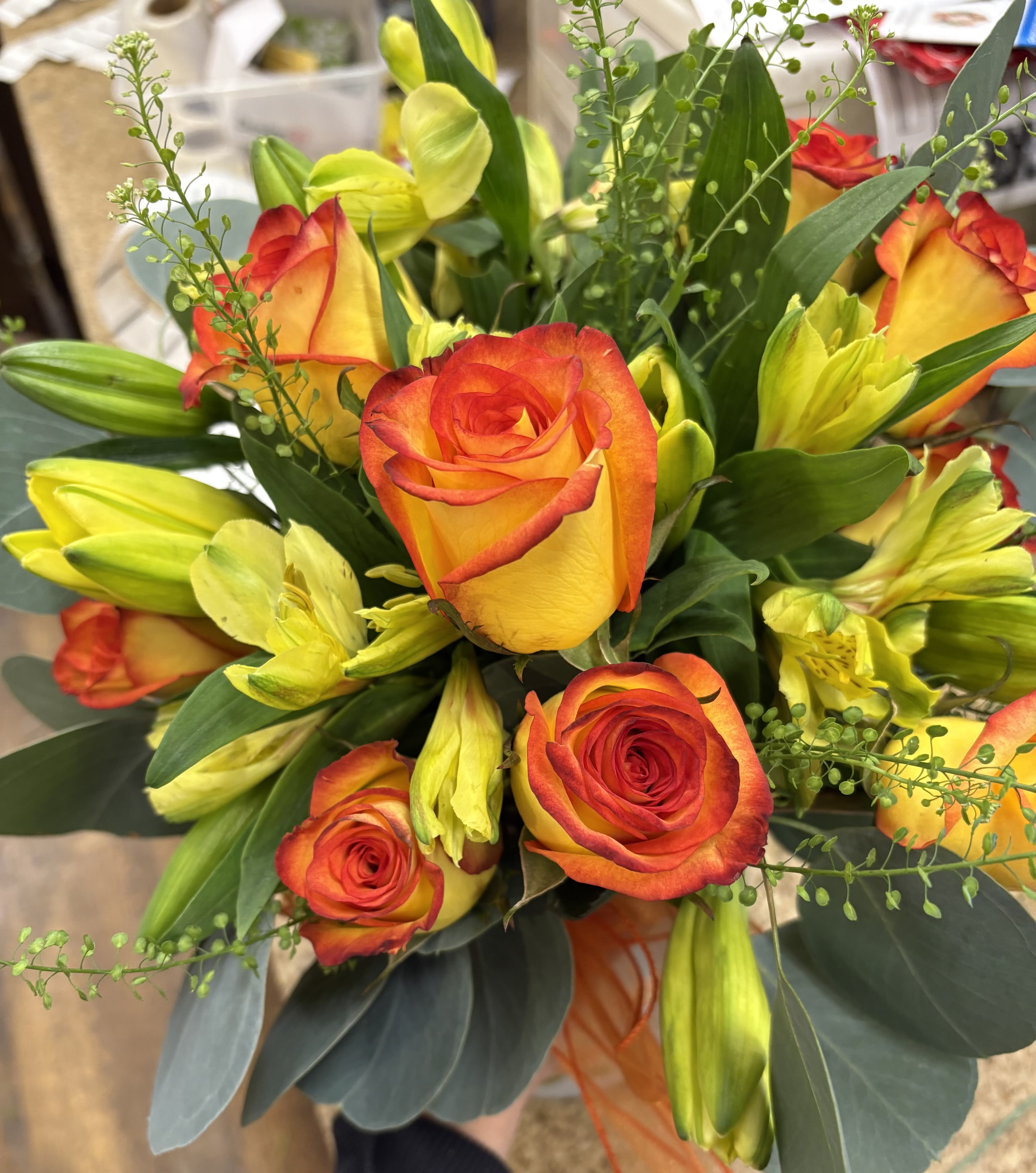 Sunshine Sunshine - Orange roses with hybrid Lilly’s and yellow alstromeria