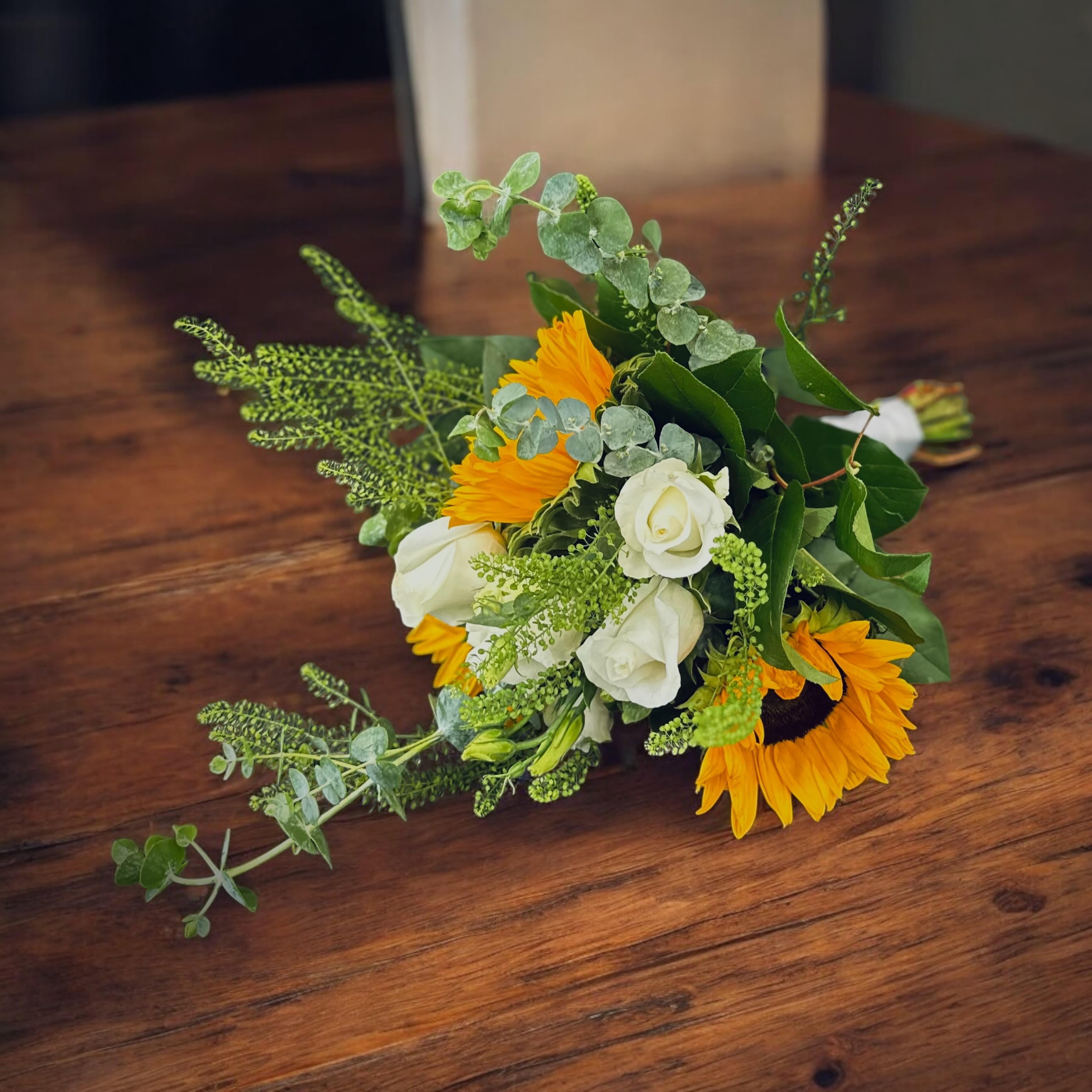 Bouquet of Sun - Elegant bridal bouquet style for the sunflower lovers 