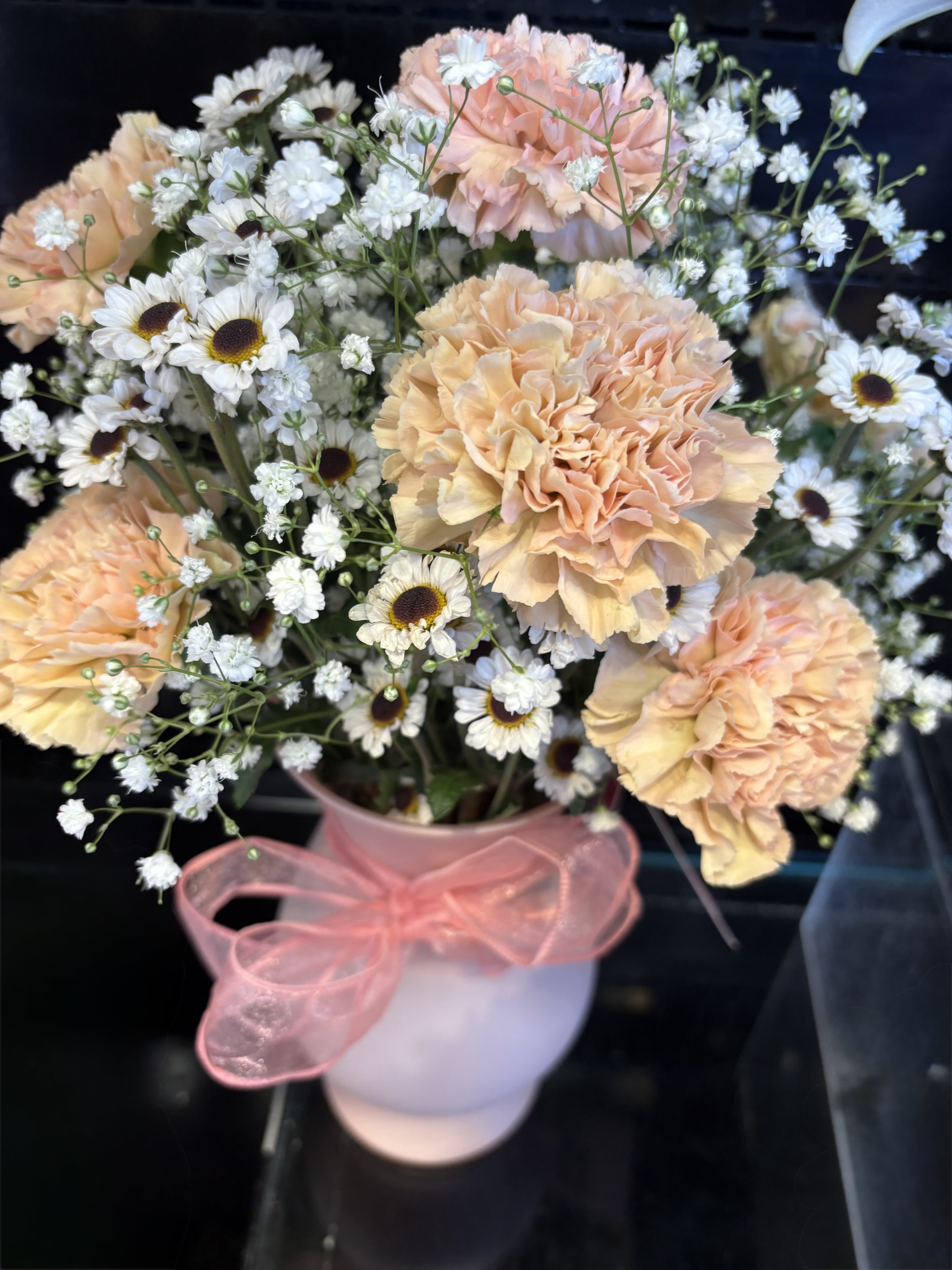 pale pink beauty pale pink beauty - pale pink carnations perfectly arranged along with white daisies and baby’s breath.