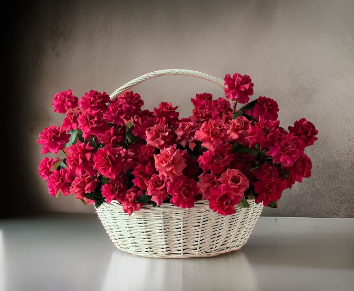 Majestic Rose Basket (100 roses) - The &quot;Majestic Rose Basket&quot; is an opulent arrangement featuring a breathtaking 100 roses, elegantly arranged in a stunning basket. This lavish bouquet exudes grandeur and romance, making it a perfect statement of love and admiration.