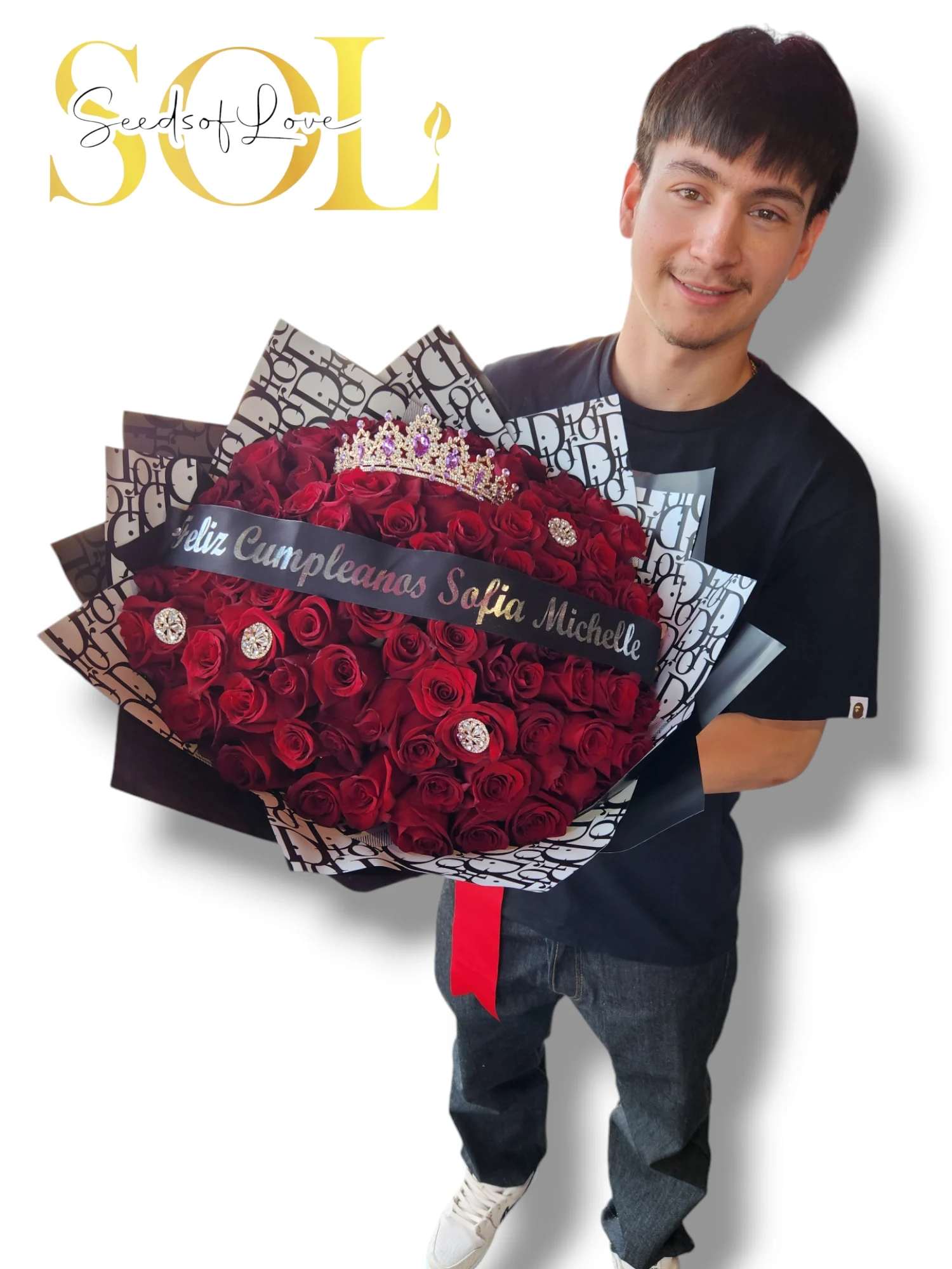 La Reyna La Reyna - 100 red roses Buchon. Costume ribbon, crow include, red roses are a classic symbol of love and romance.