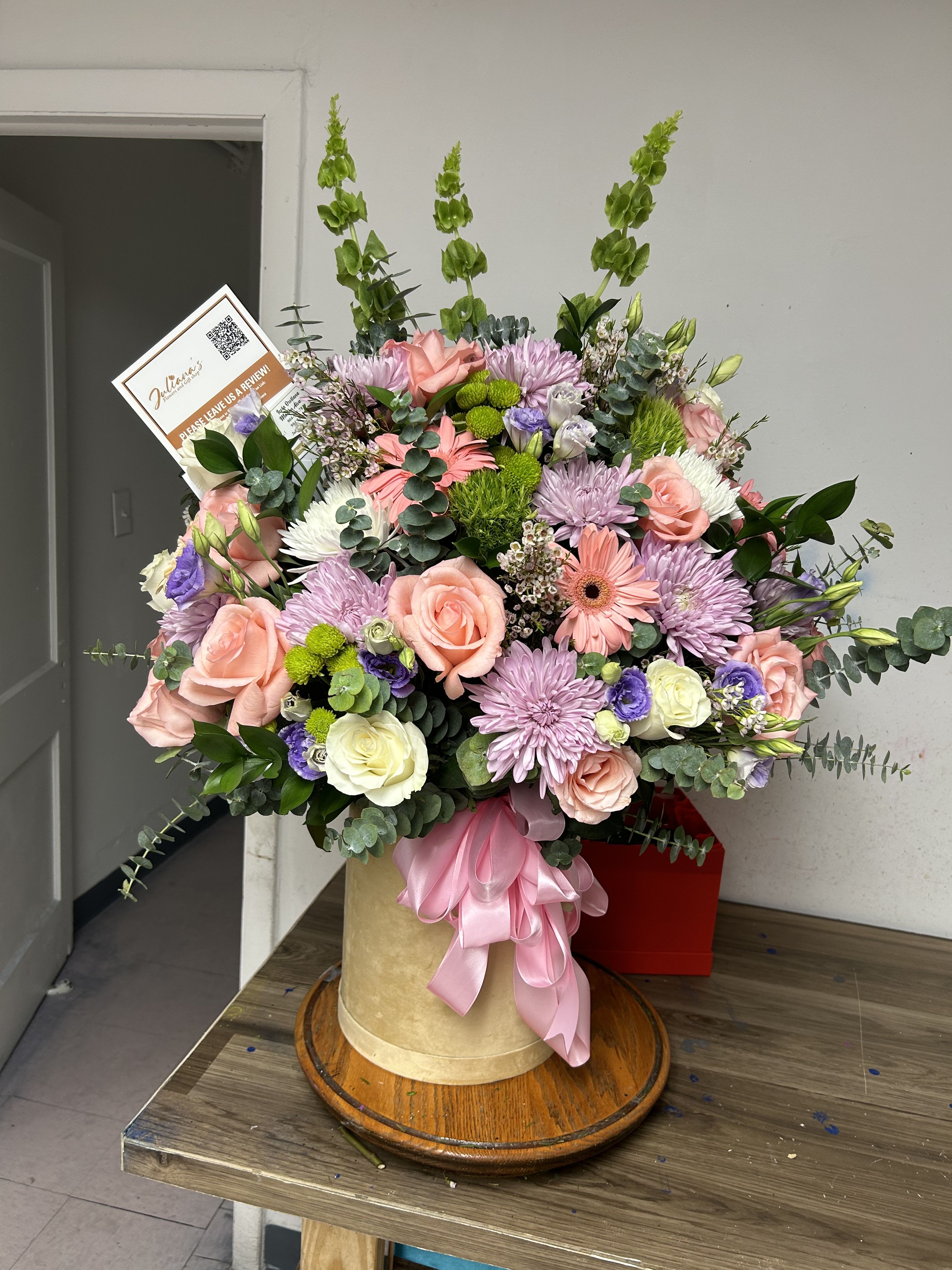 Round  big box  - Large round box With assorted seasonal flowers