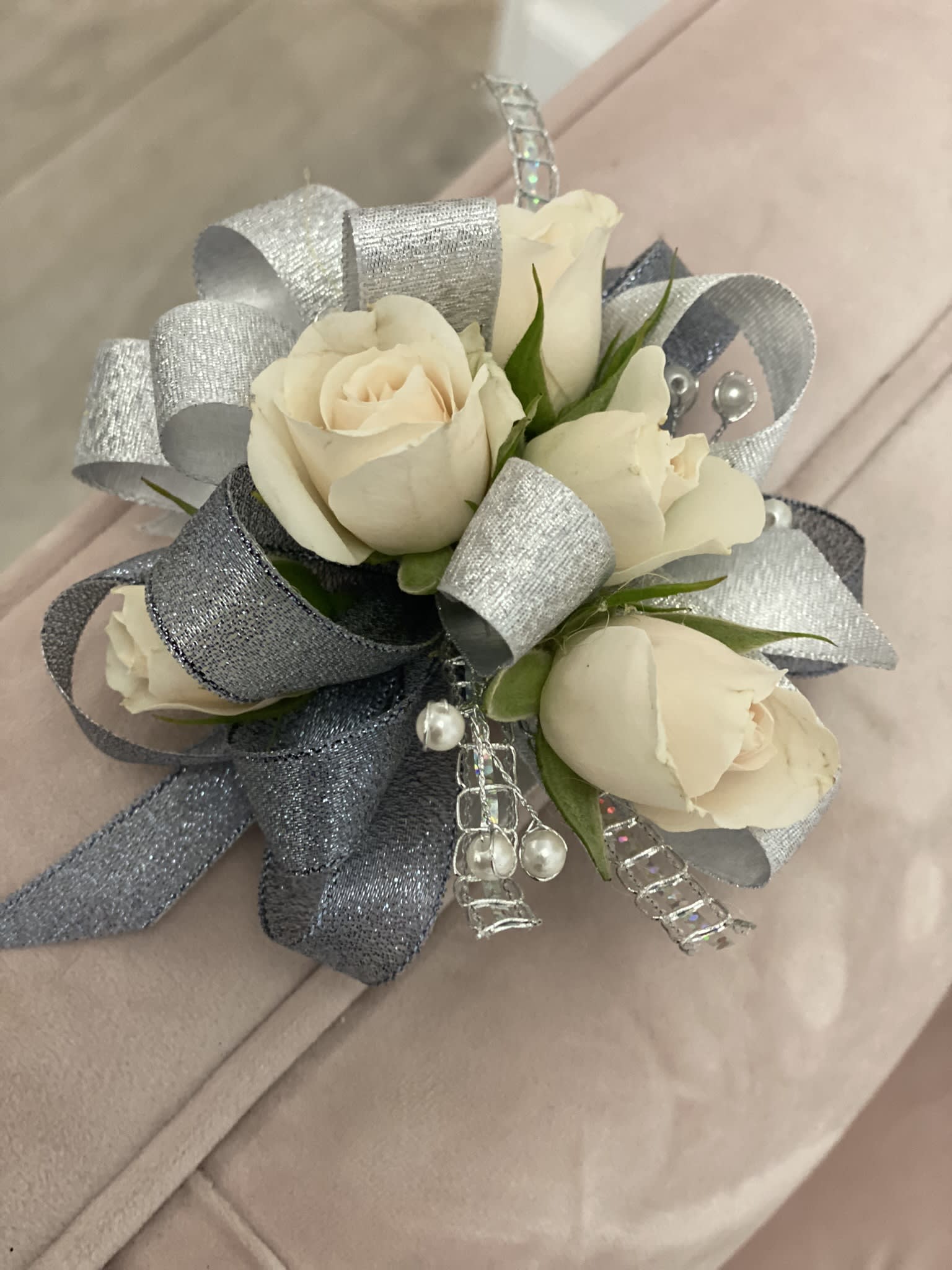 Corsage/Wristlet gray,silver - Corsage/Wristlet different shades of silver