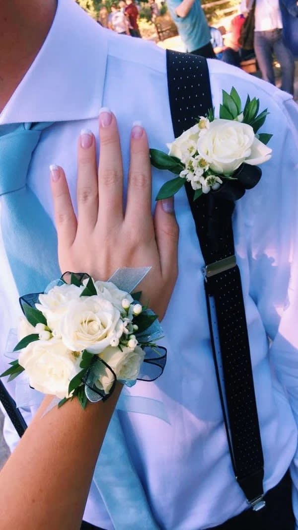 Homecoming / Prom Corsage Boutonniere Package white - Matching Corsage and Boutonniere Package
