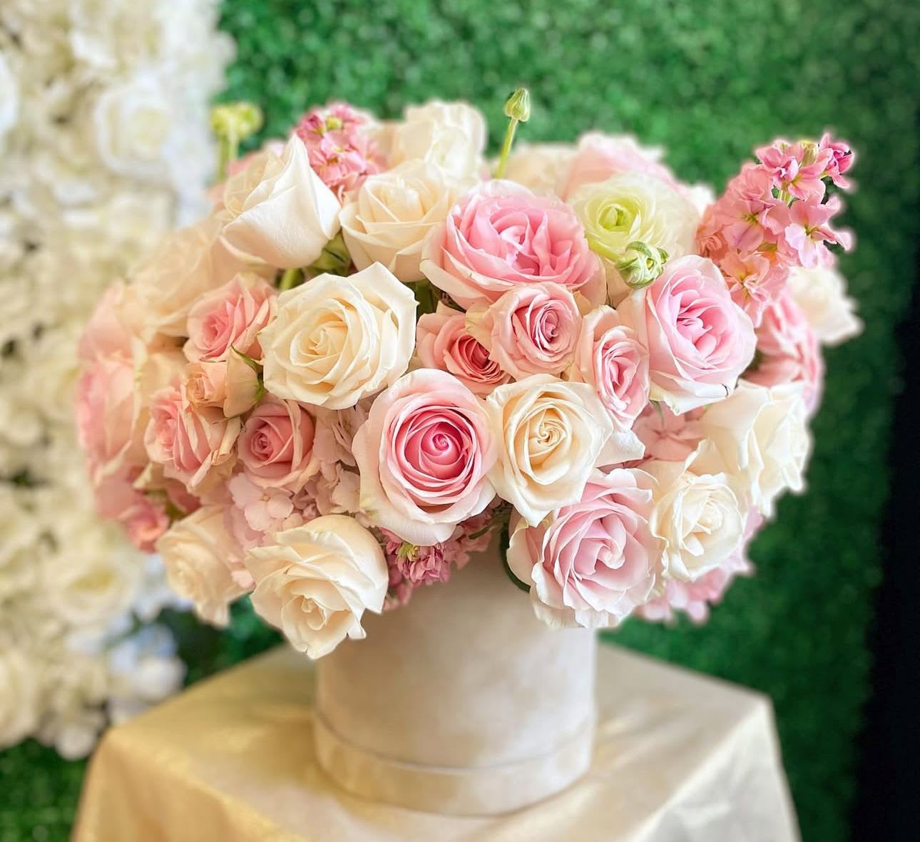 Pink Lady  - Box pink Roses and flowers 