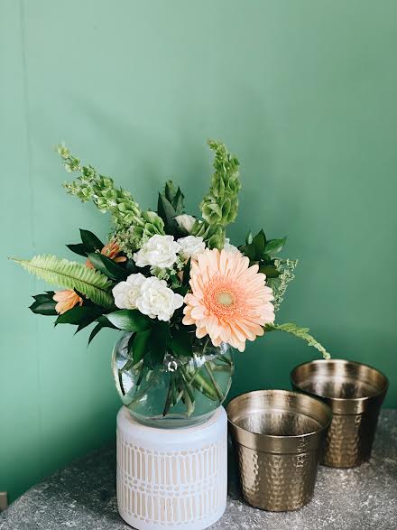 Desgners Choice Centerpiece Desgners Choice Centerpiece - Let our designer create something unique and one of a kind! Flowers typically used; Lisanthus, Lillies, Iris, hydrangea, roses, etc If you would like something particular in your arrangement please specify in the "Florist instructions" at checkout Note: This is a designers choice. Your centerpiece may look different than the picture shown.