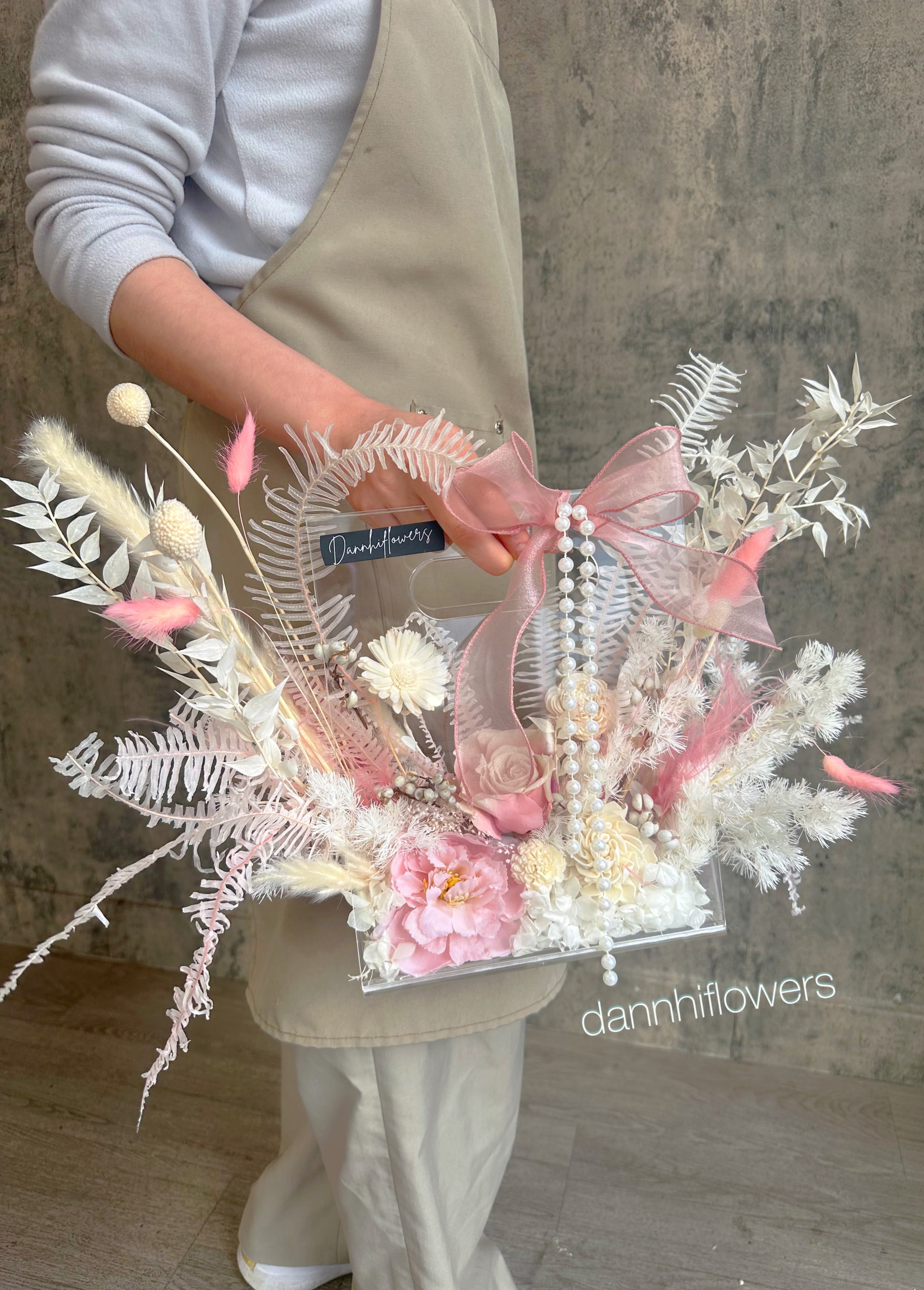  Acrylic Dried Flowers Display Box. - Discover lasting elegance with our dried flowers bouquet featuring everlasting roses.   Each arrangement is a unique blend of rustic charm and refined style, designed to brighten your space for years to come. Perfect for adding a touch of enduring beauty to any setting.   Box size: 7.87in x 9.84in