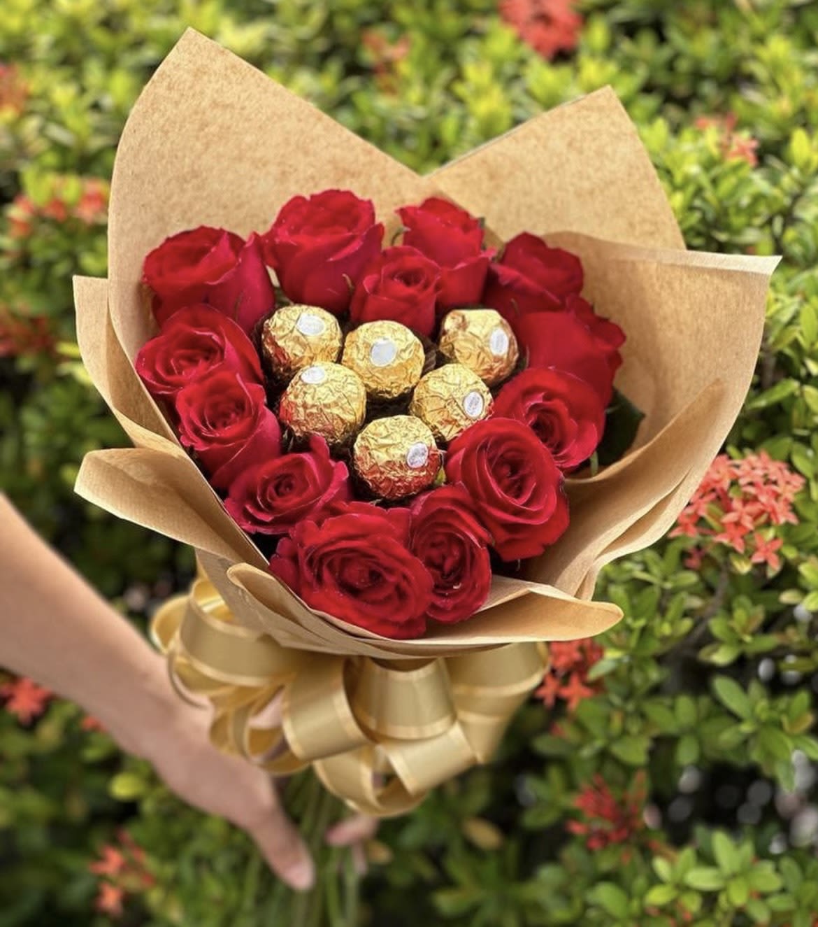 sweetie - perfect combination of chocolates and flowers
