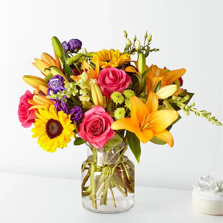Best day bouquet Best day bouquet - A colorful array of flowers in a clear glass vase to create a celebration in bloom. Perfect to give for a special reason or to simply share a smile.