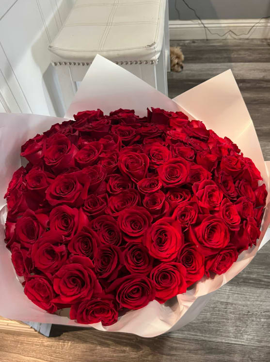 100 Red Roset - 100 Red rose buchón bouquet Deluxe 125 red roses and the premium will come with 150 red premium roses