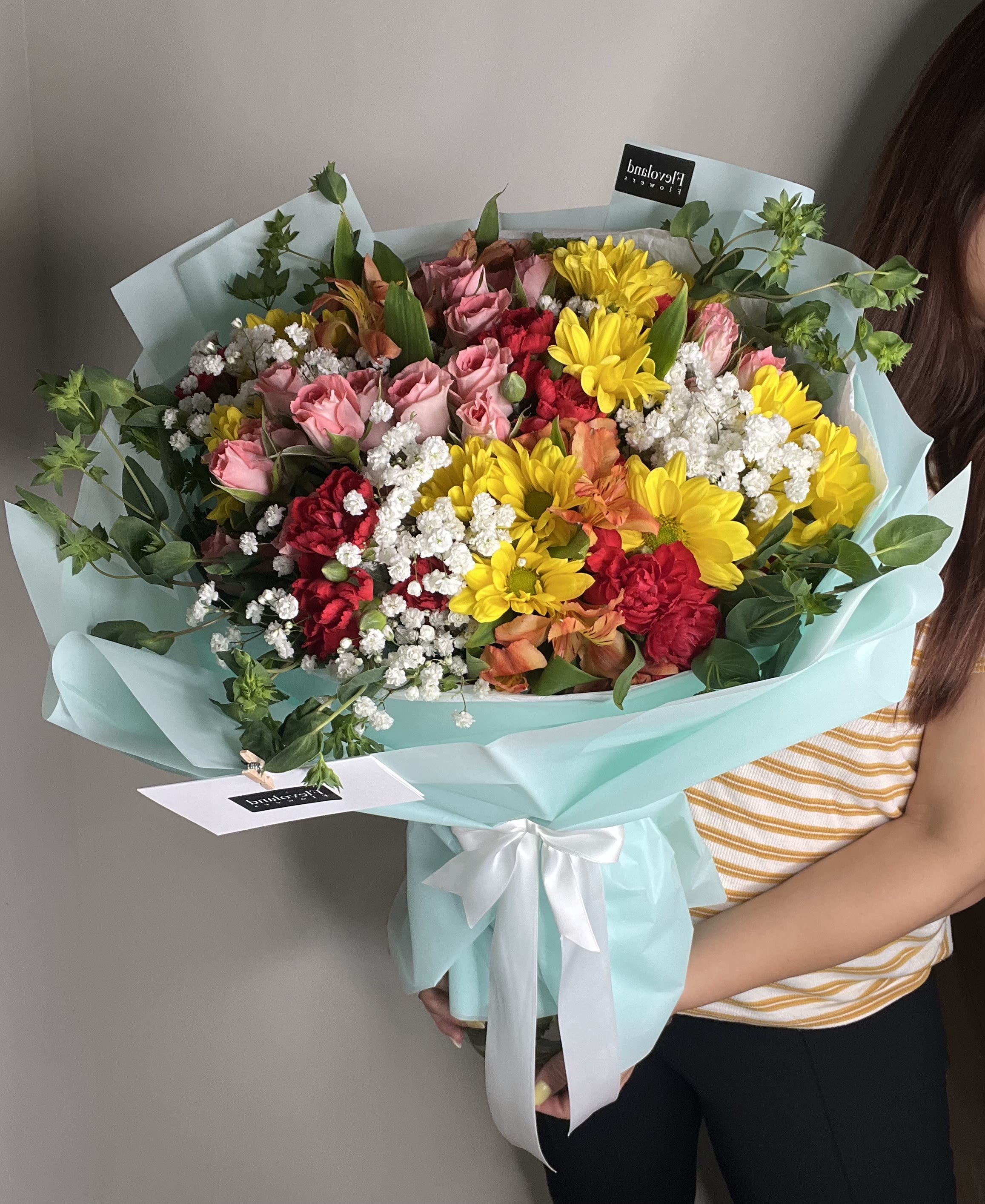 Mixed Arrangement - A perfect balance of colors and textures in one beautiful design. Featuring carefully selected fresh flowers, this arrangement brings a unique harmony with a touch of yellow to brighten any space. Perfect for gifting or adding a little joy to your day. 