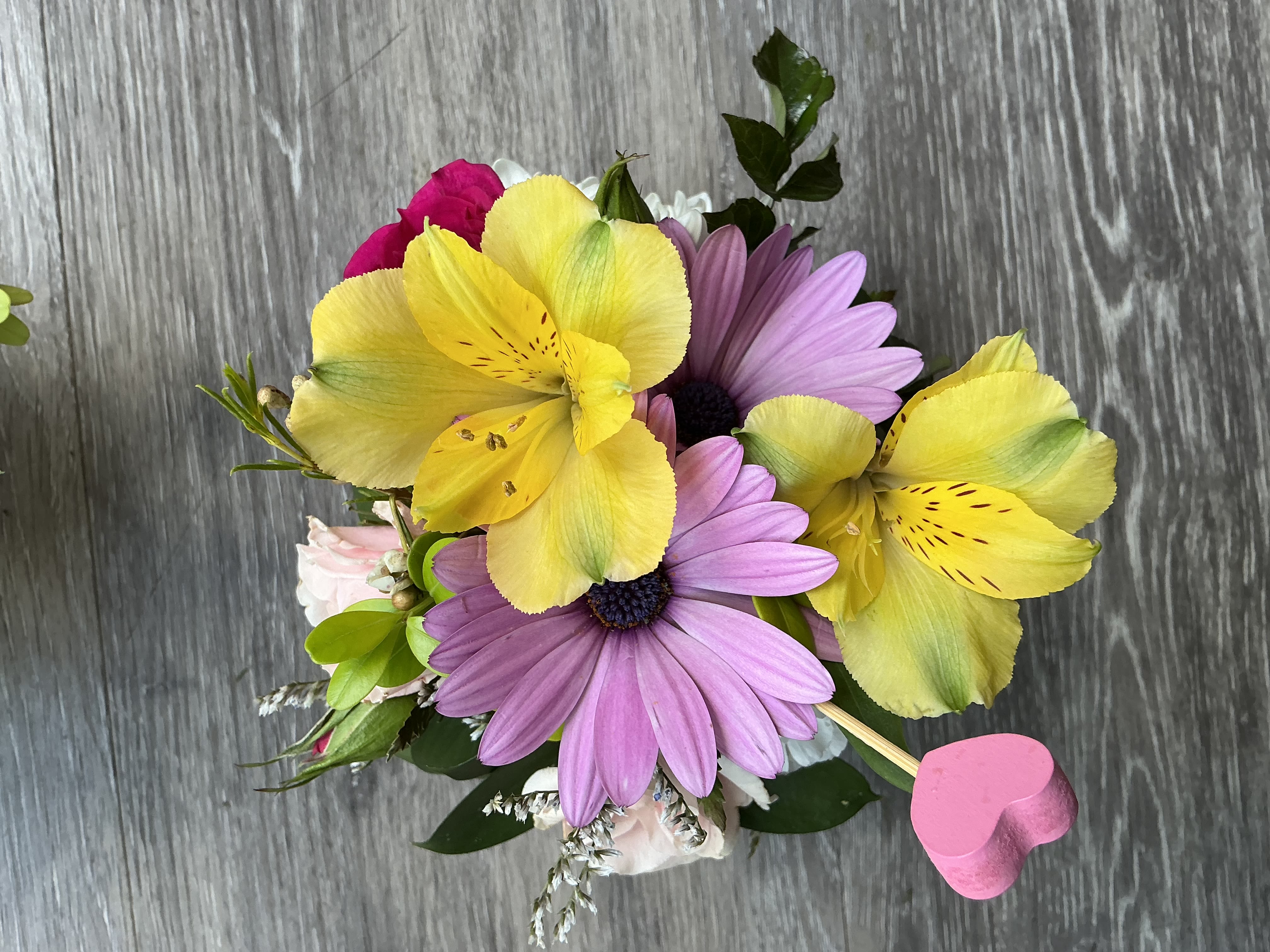 Mini mix arragment - This Beatuful bouquet ia made by mix season flowers.