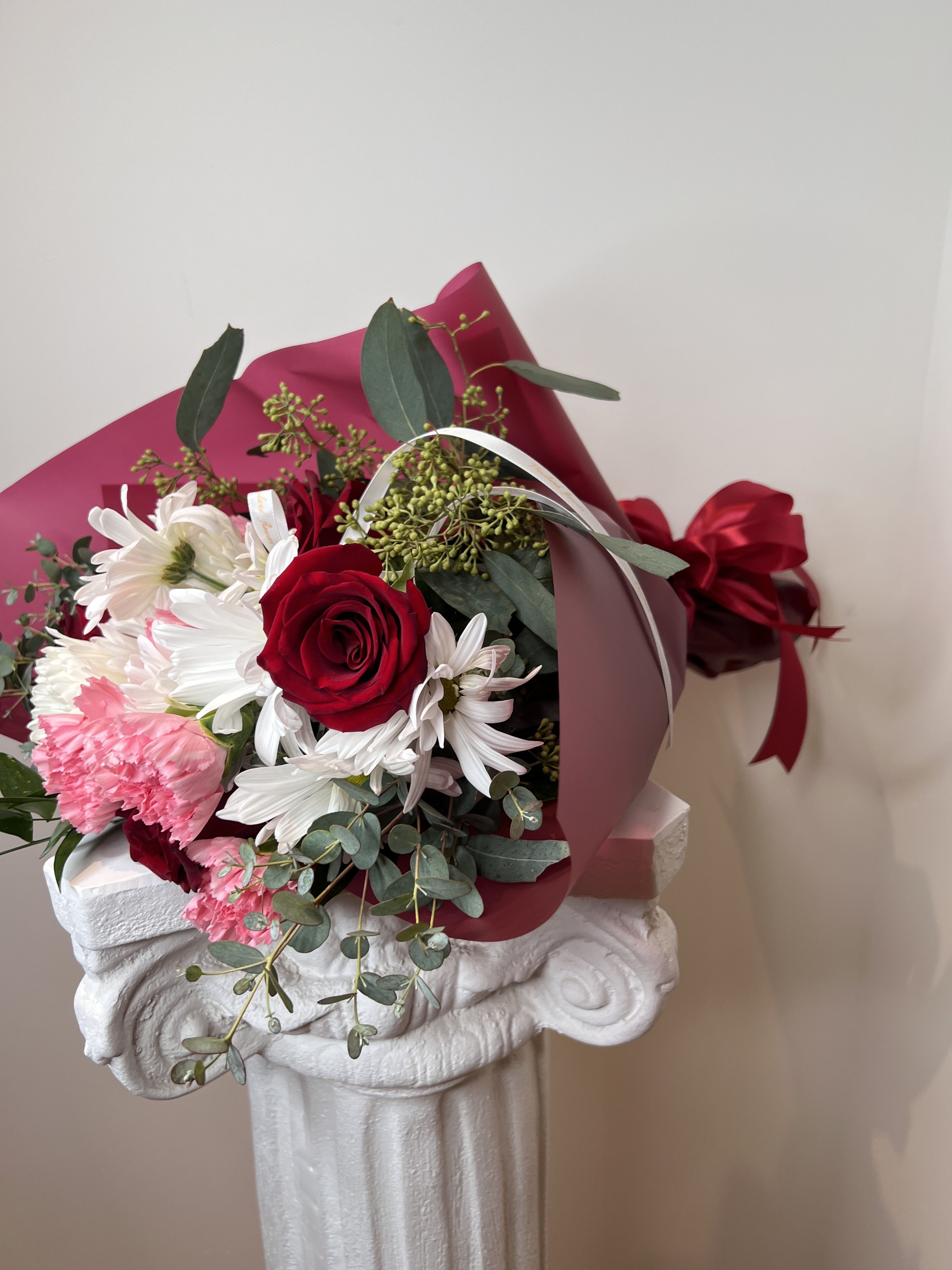 Freestyle bouquets  - Freestyle Bouquets – Unique, One-of-a-Kind Creations  Freestyle bouquets are completely unique and random, with no reference picture or specific design. Each bouquet is thoughtfully crafted by the florist, embracing spontaneity and creativity. These arrangements are perfect for those seeking something truly original, with no two bouquets ever being the same.  Expect a fresh and artistic design that highlights the natural beauty and charm of the flowers, making each bouquet a personal and unexpected work of art.