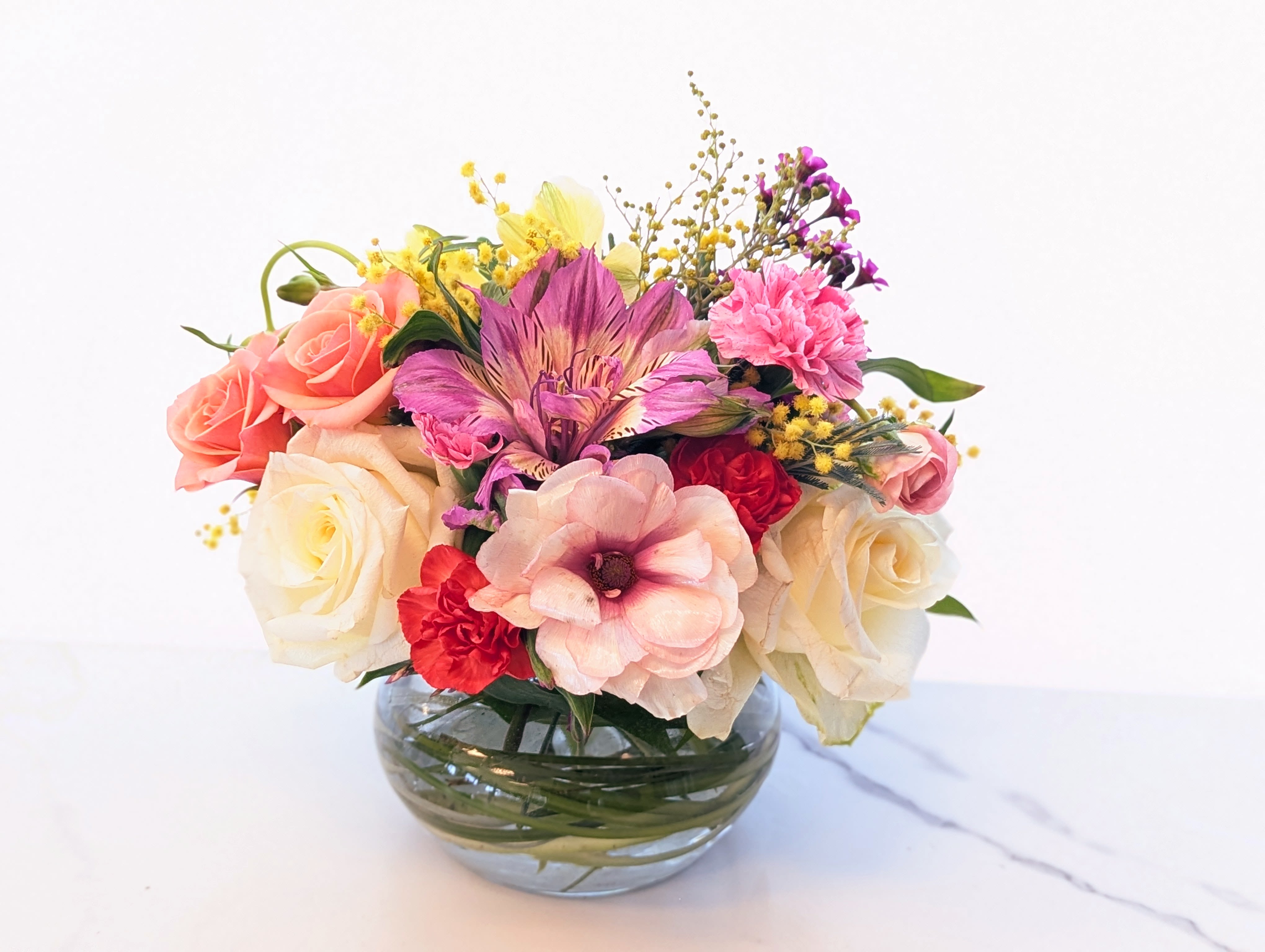Garden bowl arrangement Garden bowl arrangement - Flowing, bright and uplifting, longlisting and affordable. This arrangement is all Aces.