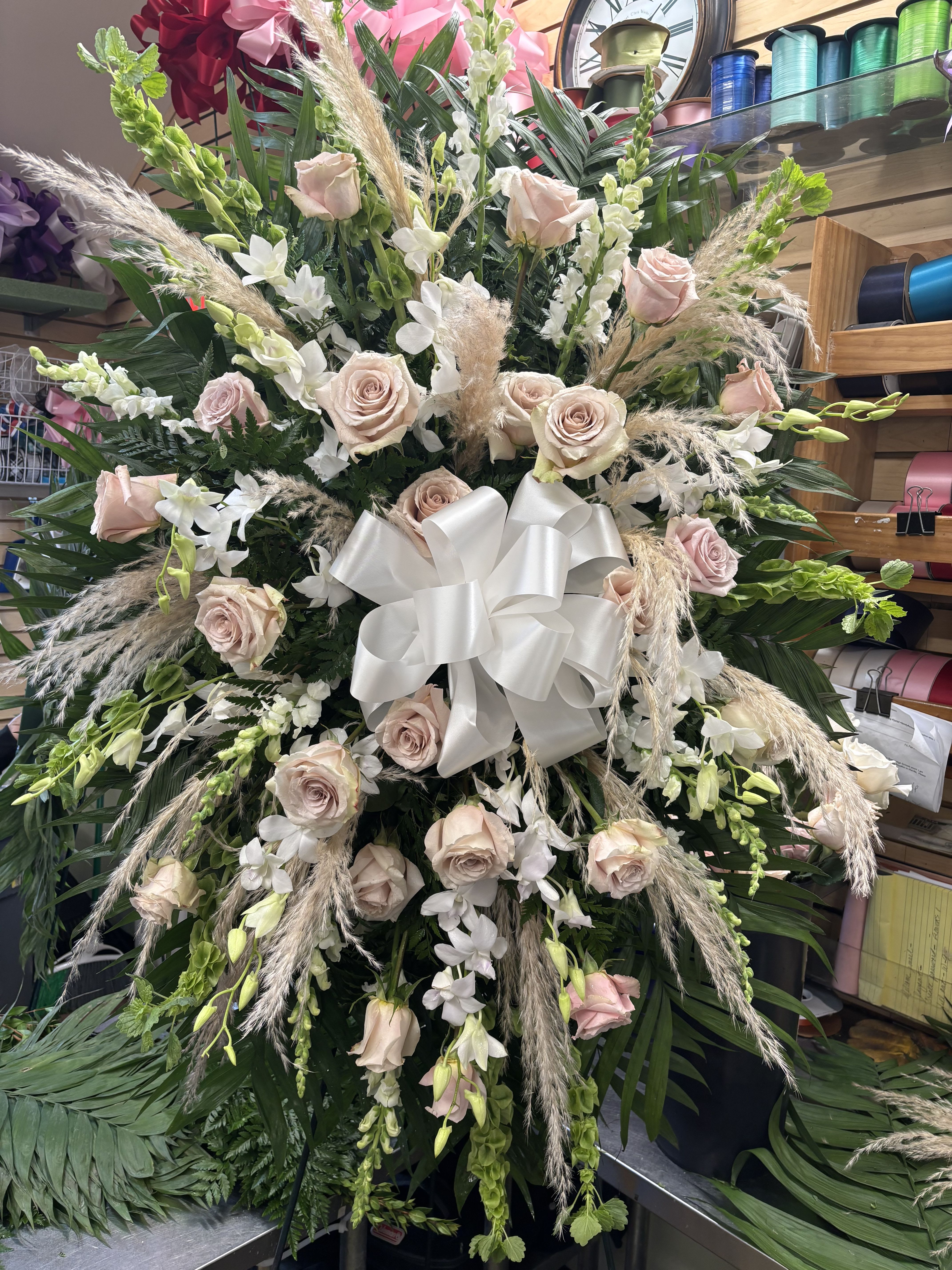 Champagne roses and Pampas grass spray Champagne roses and Pampas grass spray - Champagne roses lush beach grasses