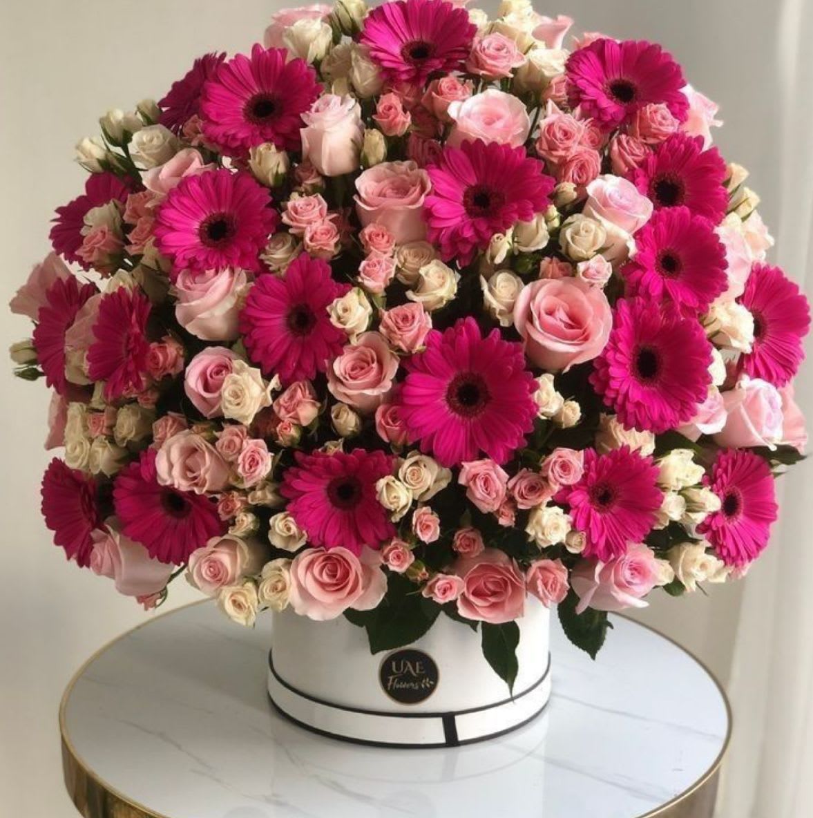 True love - This combination of gerberas, roses and spring roses is perfect as you will express true feelings with class.