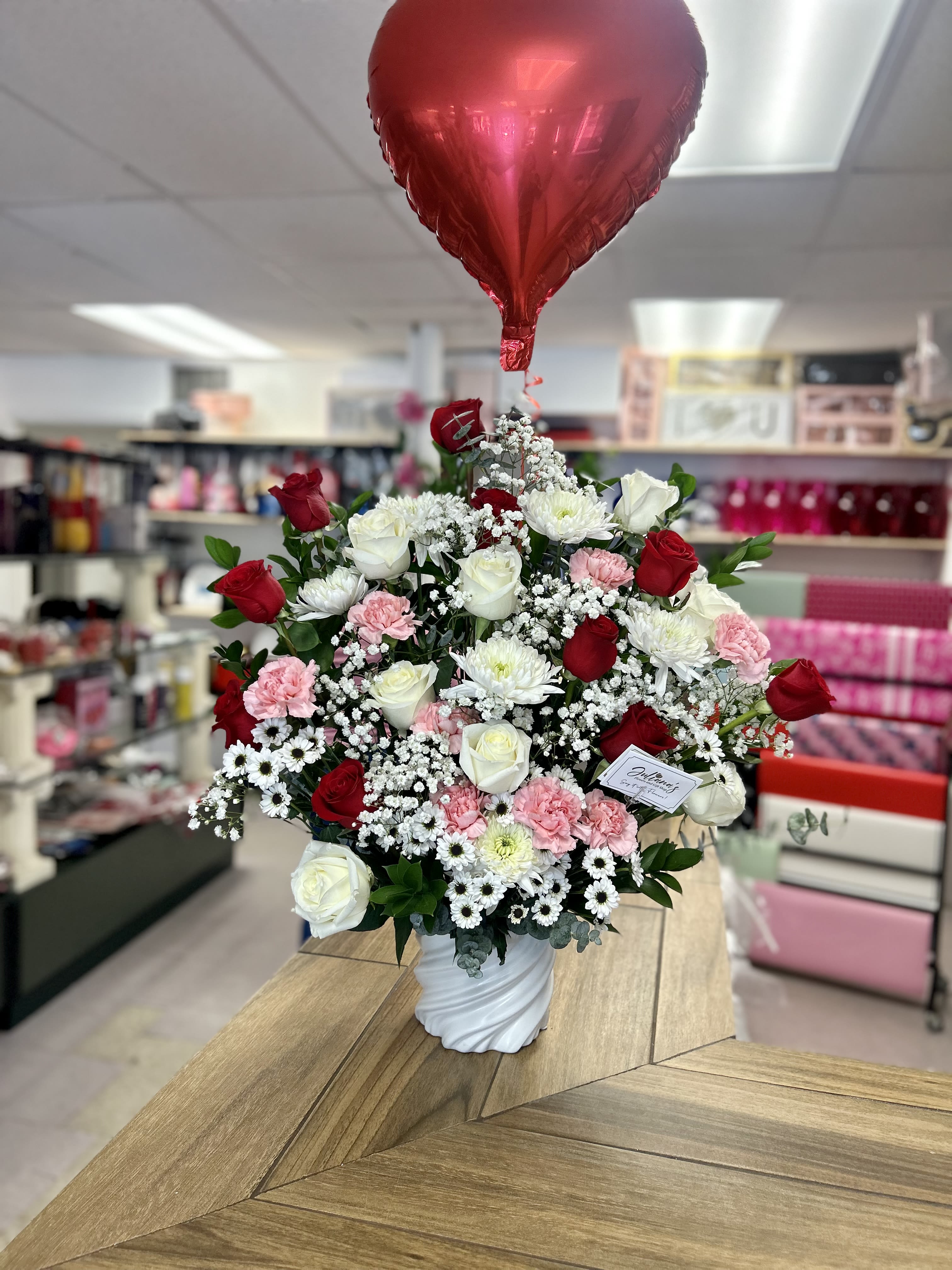 Juliana’s choice  - Floral arrangement with base, made with flowers of different colors
