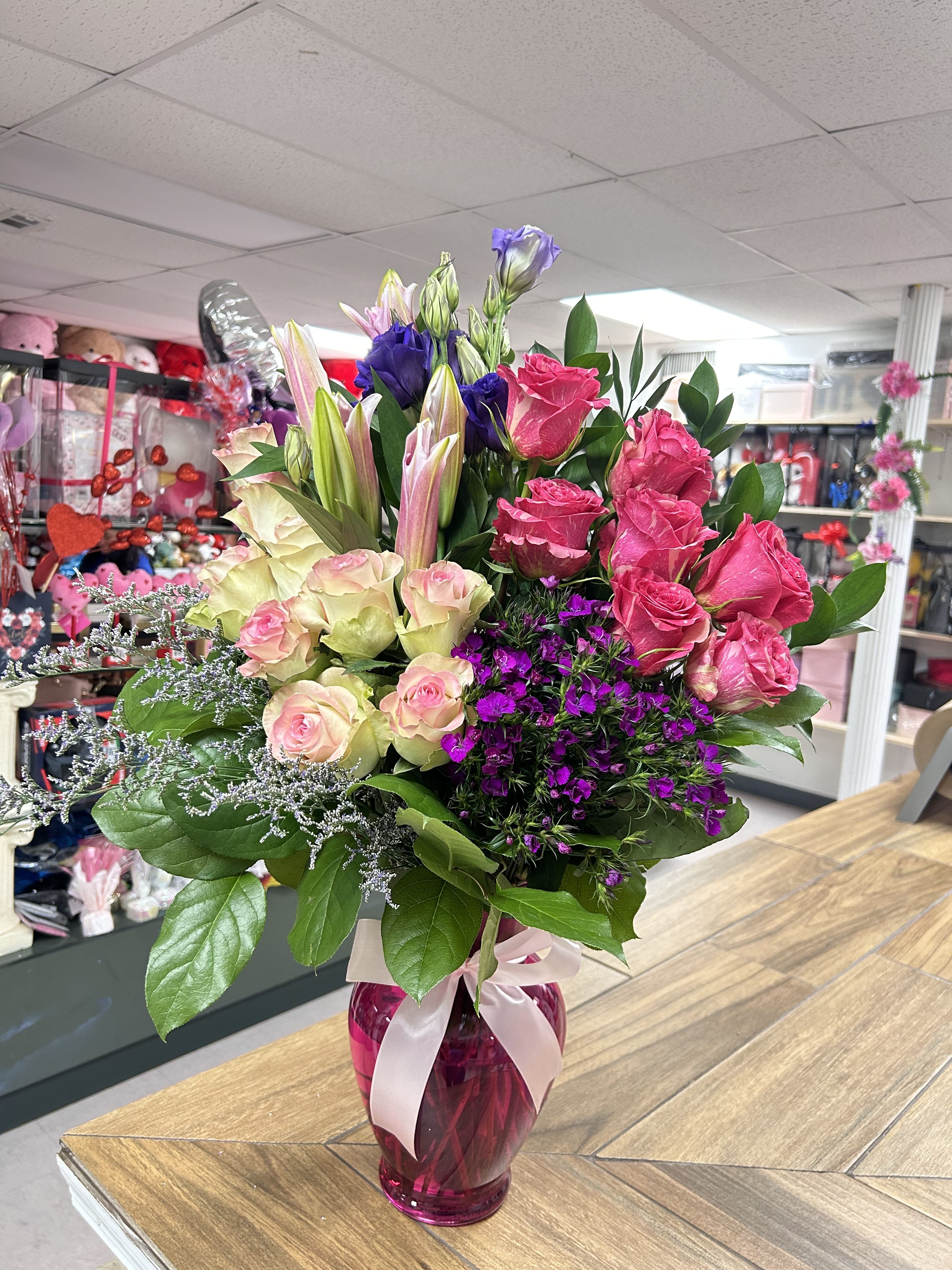 Big base  - Big base with roses  lilies and foliages 
