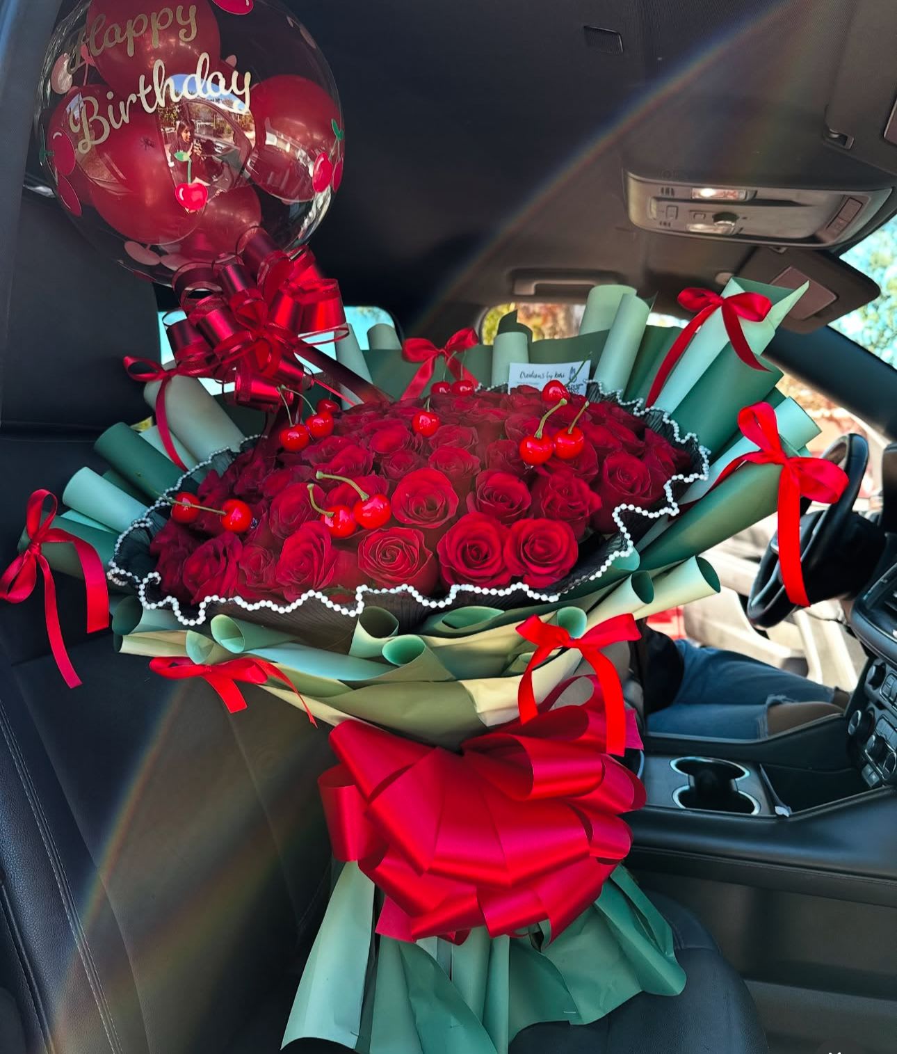 Cherry bloom - Our Cherry Bouquet will always be the perfect option to surprise your favorite person, designed with a modern style and high-quality flowers.