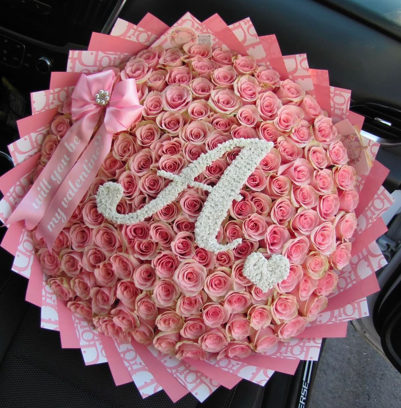 letter Buchón  bouquet - Personalize your Buchon bouquet with the letter you want and make that person feel very special.