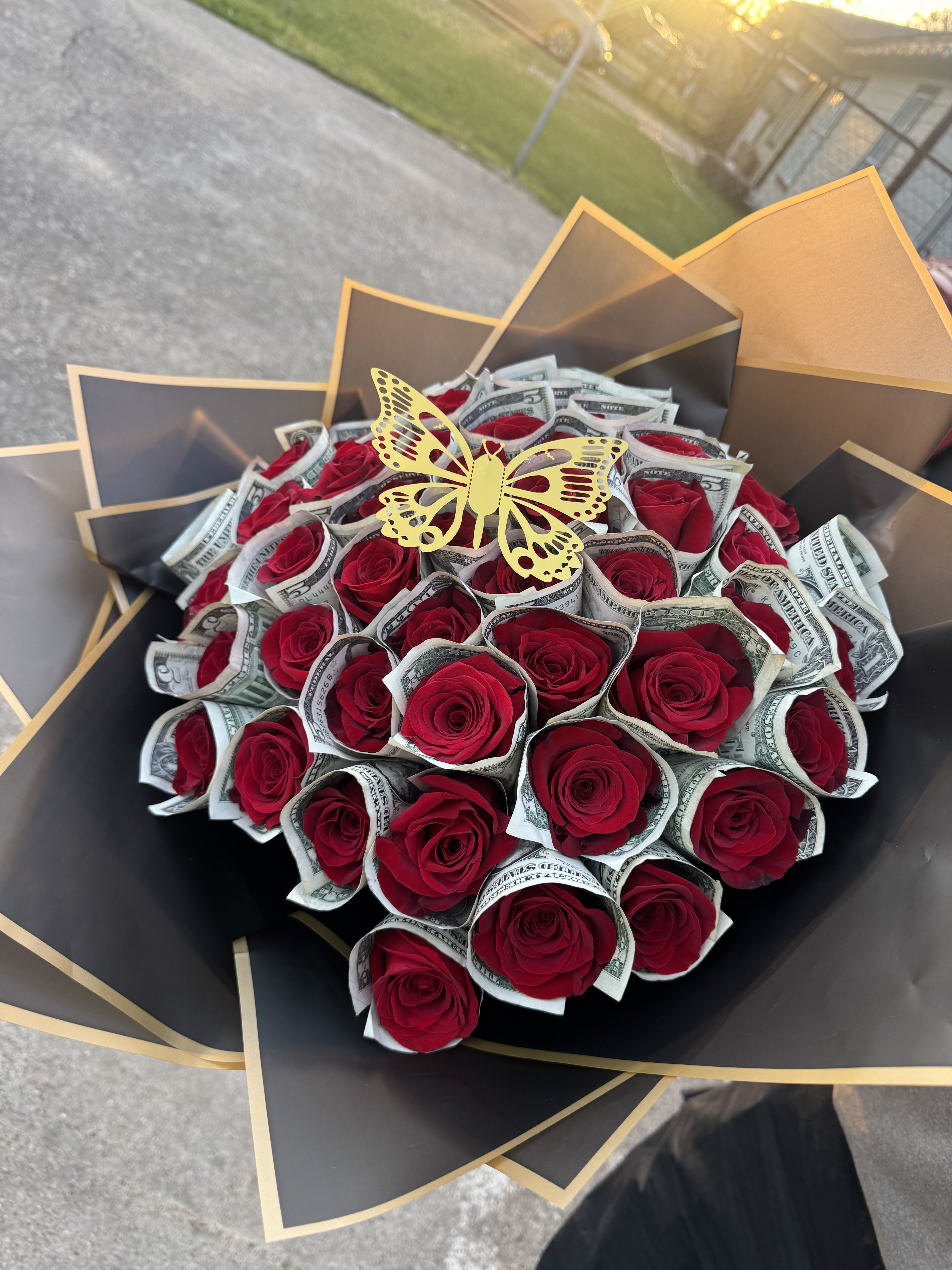 Scarlet's Bliss Scarlet's Bliss - Whether it's a wedding, anniversary, graduation, or a birthday, a money wrapped red rose arrangement can make the occasion even more memorable. The inclusion of currency notes amidst the lush red blooms creates a striking visual that is sure to impress the recipient. It is a thoughtful way to convey your best wishes and celebrate milestones in a unique manner.