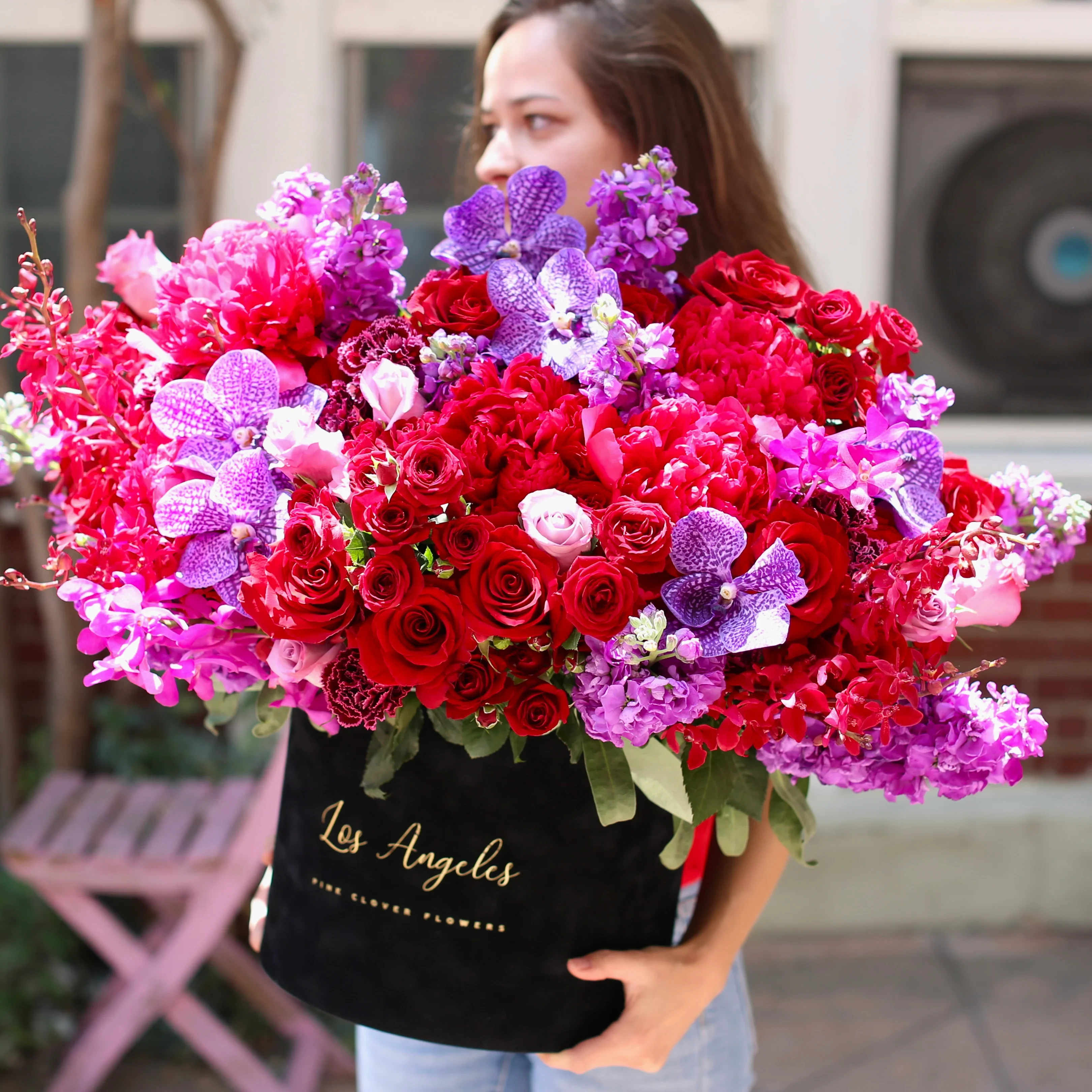 Star lux - Huge box with res roses, peonies, garden roses and three different types of orchids.