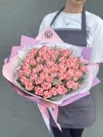 Parrot Tulips Parrot Tulips - Flamboyant and colorful, parrot tulips – with their feathered, curled petals in bright, showy colors – create a dramatic bouquet. If you know someone who loves springtime flowers, and bulb blossoms in general, these pretty blooms will be a genuine treat.