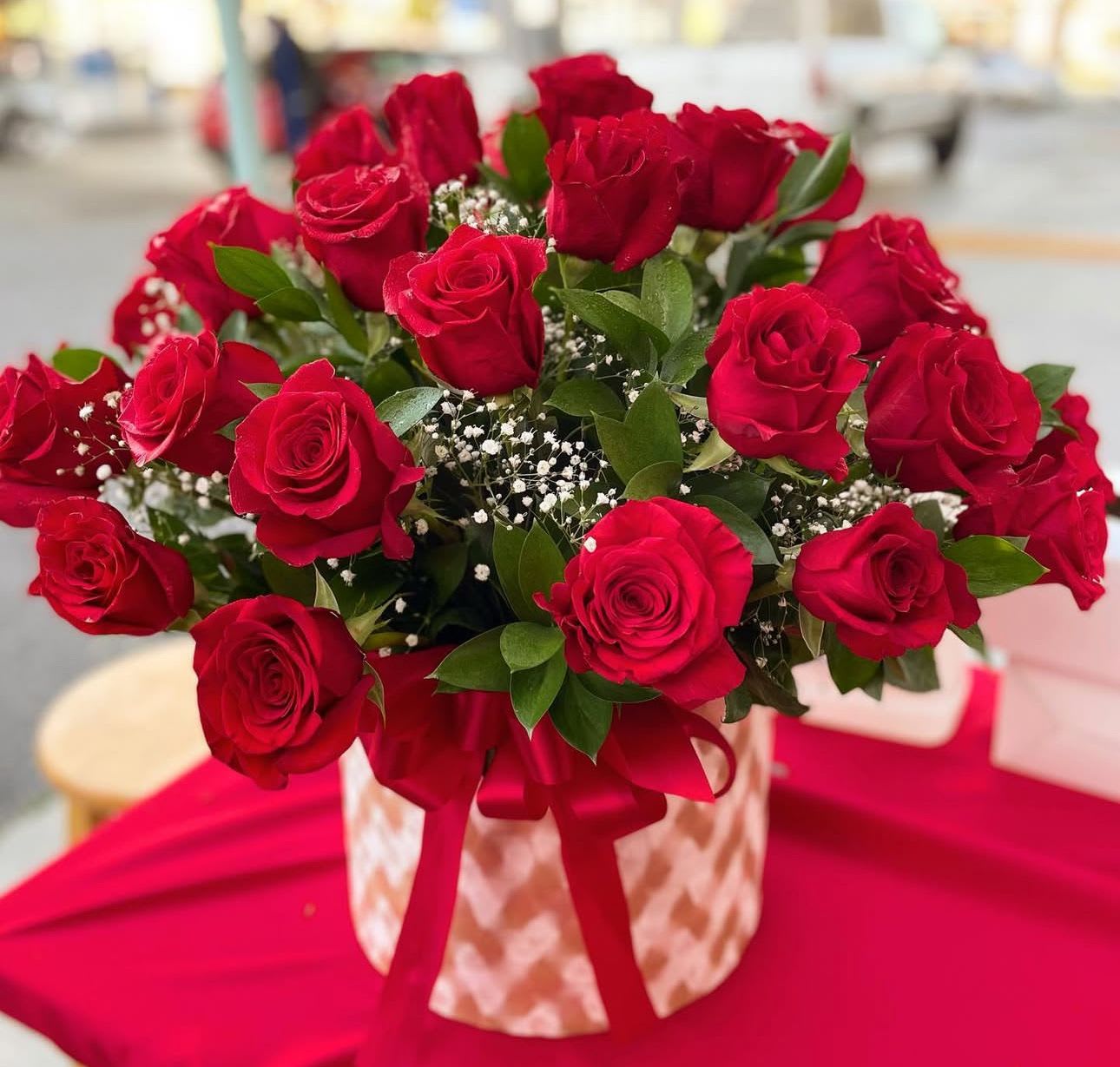 Sweet love  - Box and Red Roses 
