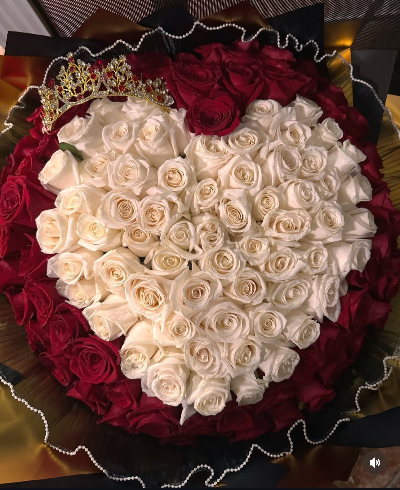 White heart White heart - Ramo buchon, bouquet 150 roses White and Red