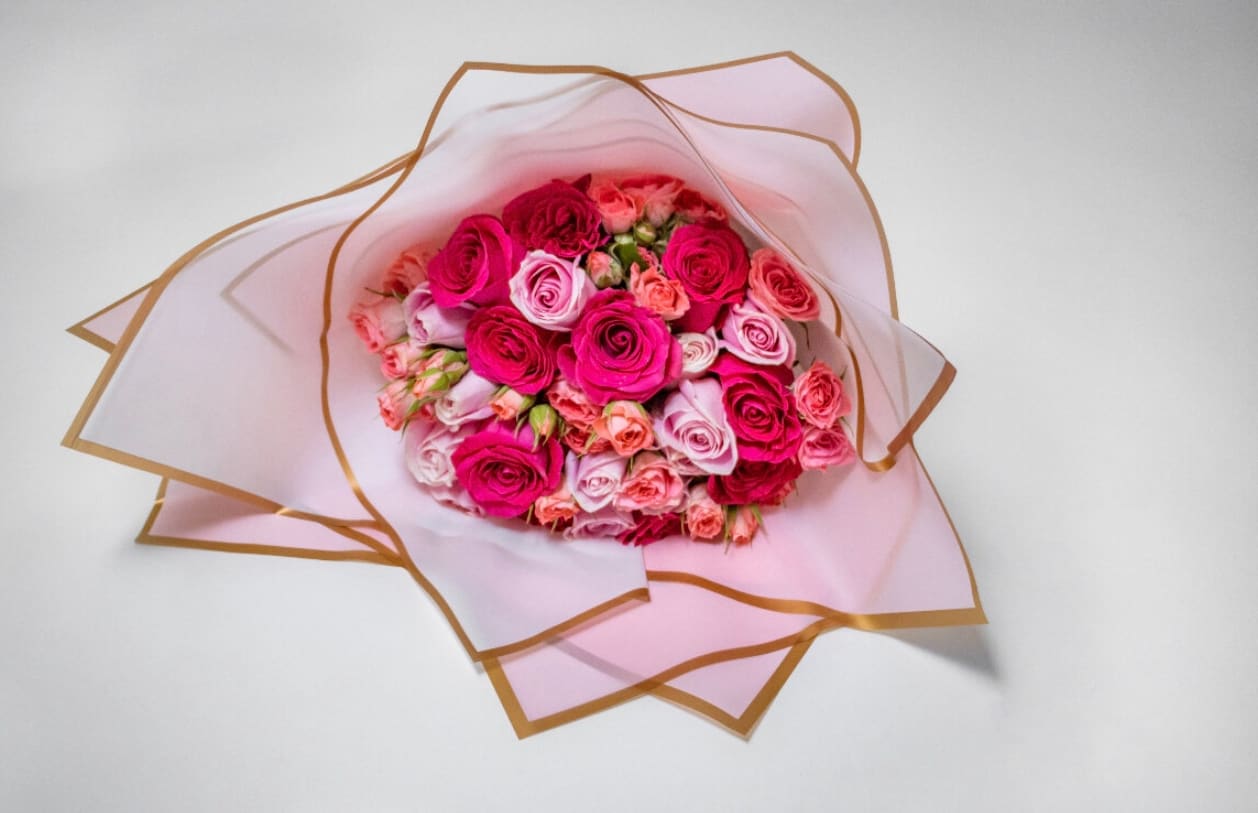 Designer Bouquet - Designer bouquet  we will choose the best combination based on the season.  24 roses and small fillers  special price for a limited time