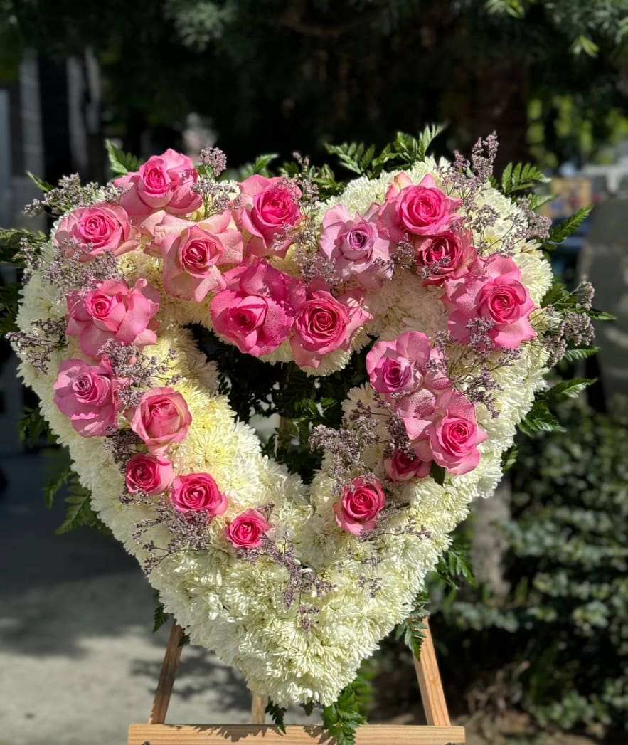 Sympathy Heart Pink - Please note that our delivery service entails placing the product directly at the specified location. If you require the easel to be installed by our team rather than by the staff of the church/cemetery, please contact us directly to arrange this service. Otherwise, installation is not within our responsibility.
