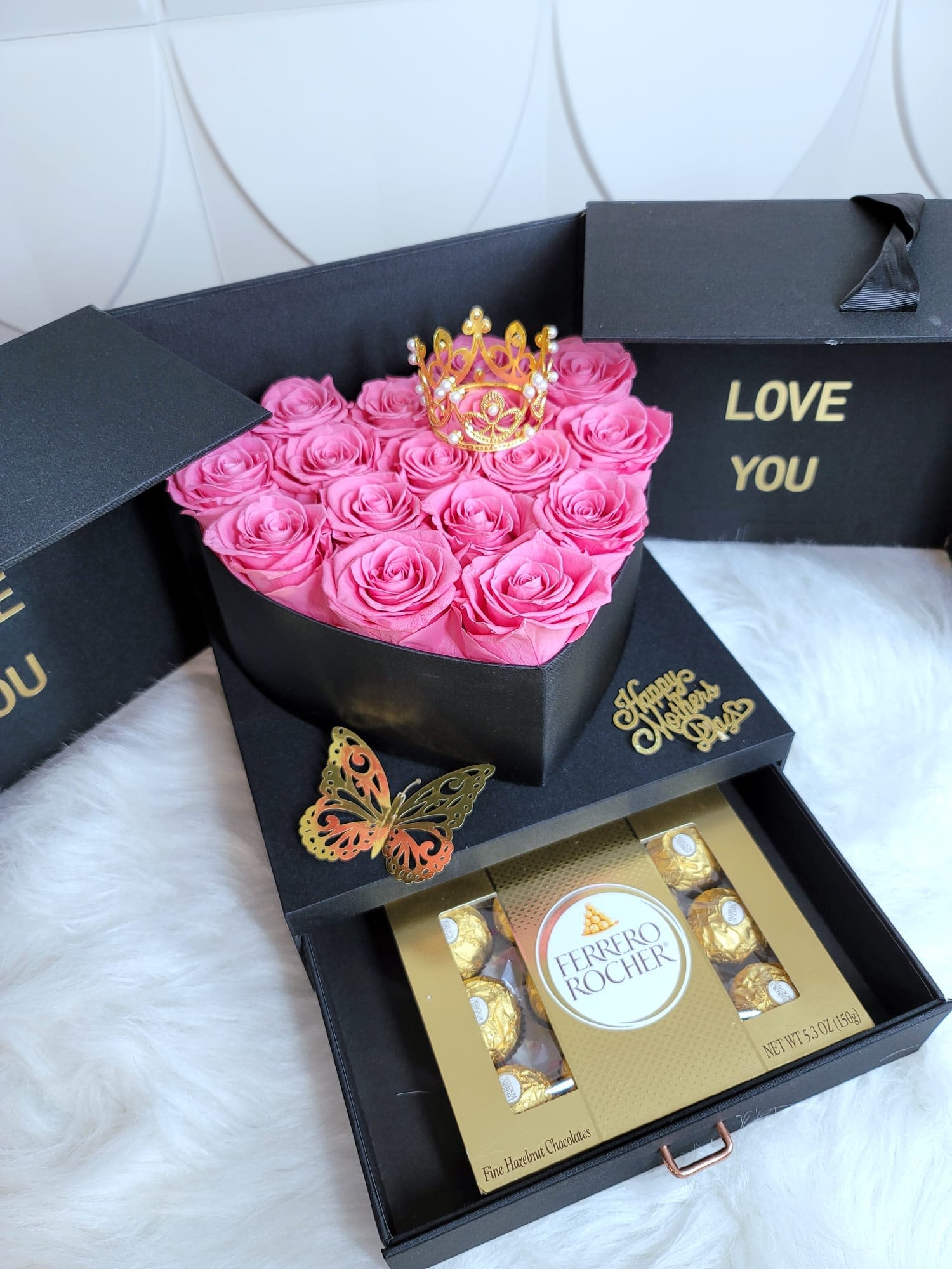 PINK SURPRISE BOX - Pink surprise box with roses heart and chocolates