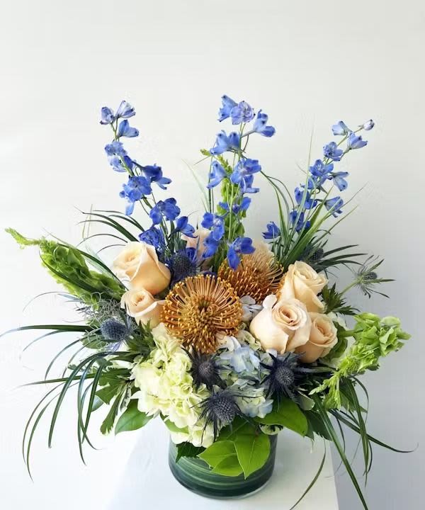 Beachside Vibes - Whether adorning your living room, dining table, or creating a serene atmosphere anywhere you desire, our &quot;Beachside Vibes&quot; arrangement is a reminder of the tranquil escape that the seashore provides. Immerse yourself or your recipient in the beauty of the coast reimagined in floral form, and elevate your decor with the enchanting allure of our &quot;Beachside Vibes&quot; arrangement.