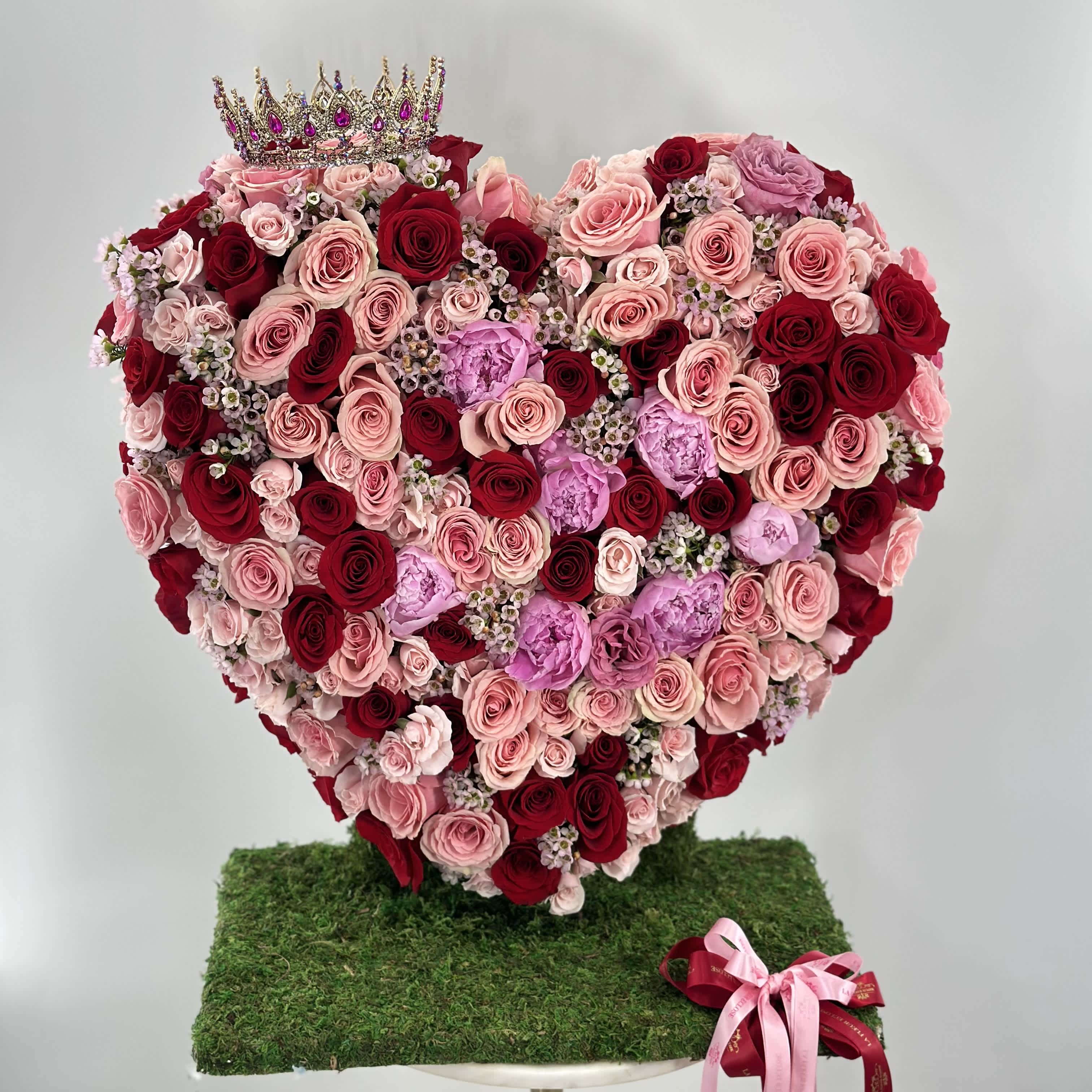 Standing Heart Of Love V - Standard 2 feet                                                 Deluxe 2,5 feet.                                             Premium 3,5 feet 