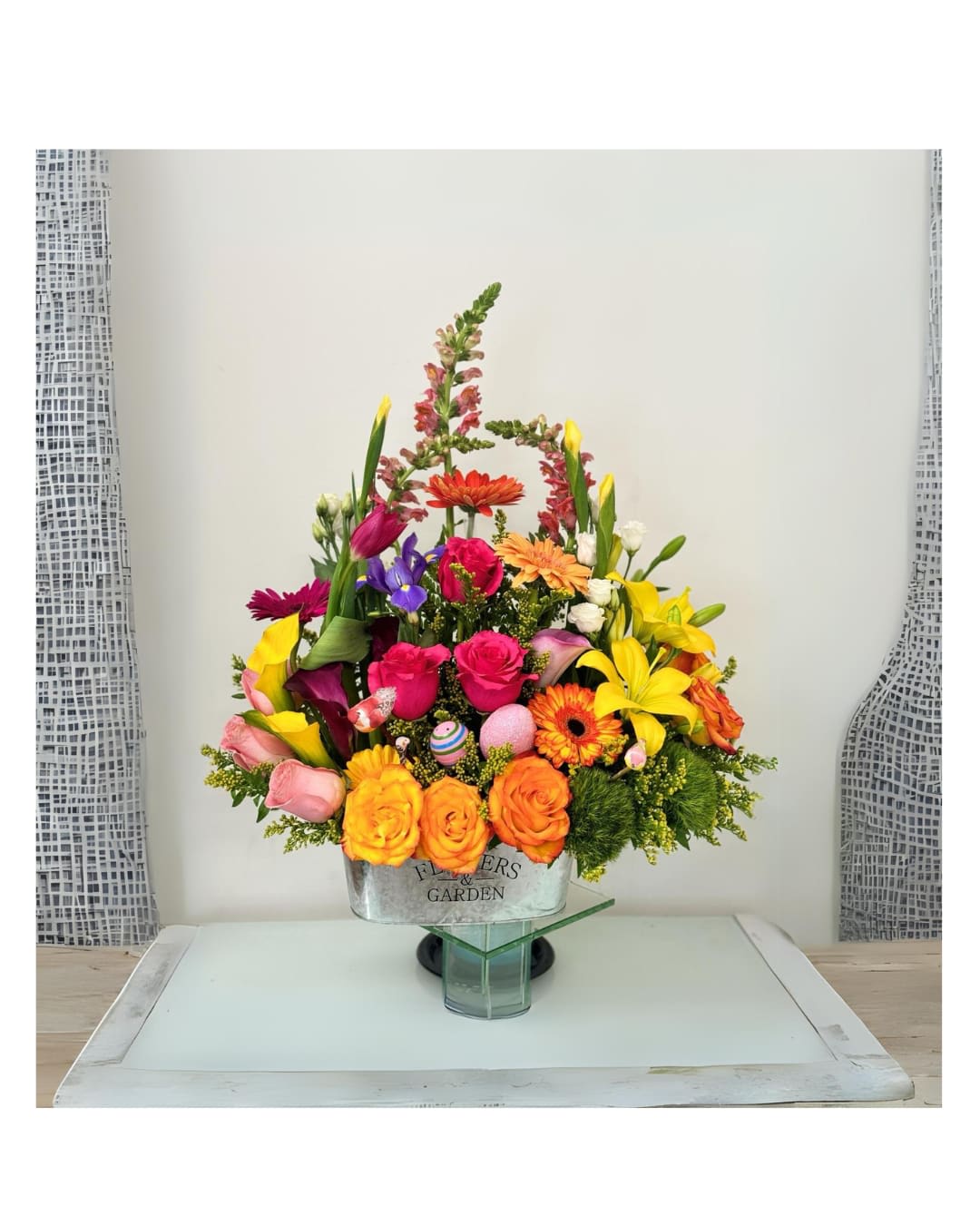 Arrangement of easter. Arrangement of easter. - Spring colors prevail, flowers may vary depending on the season.