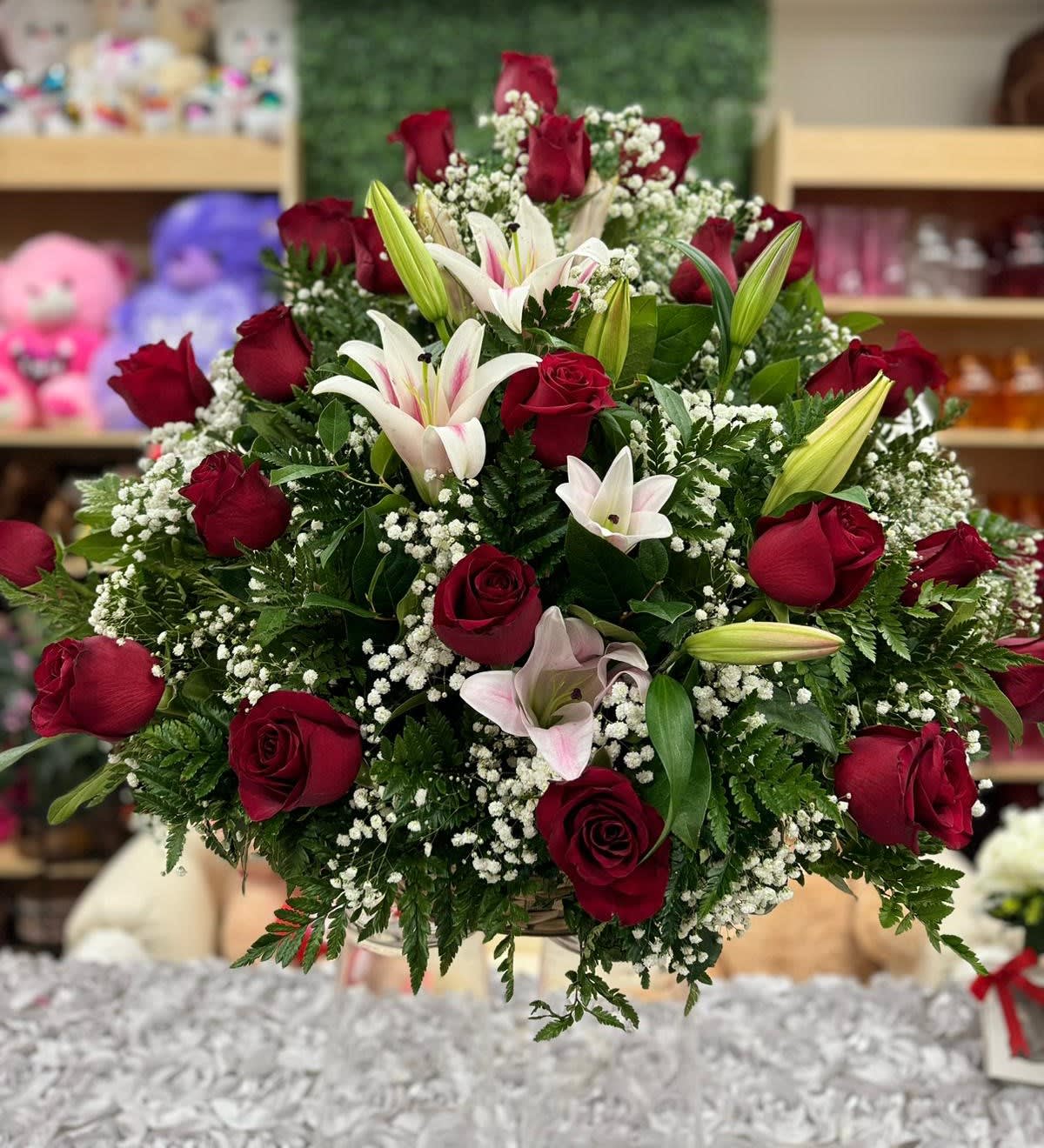 Arreglo Frontal. Arreglo Frontal. - Arreglo con Rosas rojas con Lilas