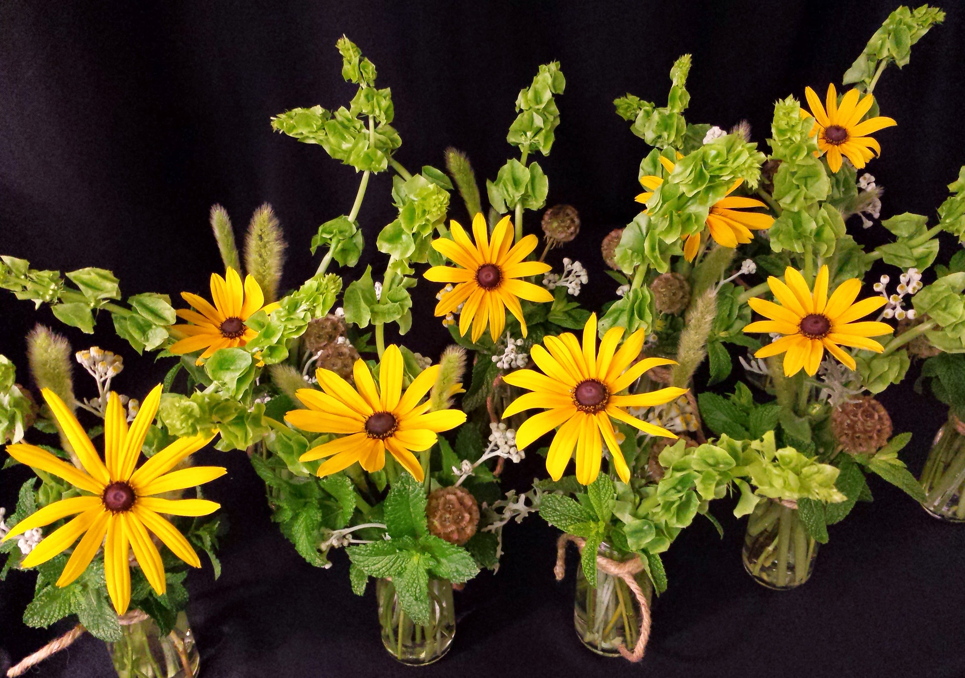 Bud Vase Centerpieces for your Event Bud Vase Centerpieces for your Event - Group these miniature floral arrangements along your dining tables for sweet take-home centerpieces. Order at least a week ahead to customize colors. Shown here is a group of 8. Order them individually. Contact us directly for a large bulk order to qualify for a DISCOUNT.
