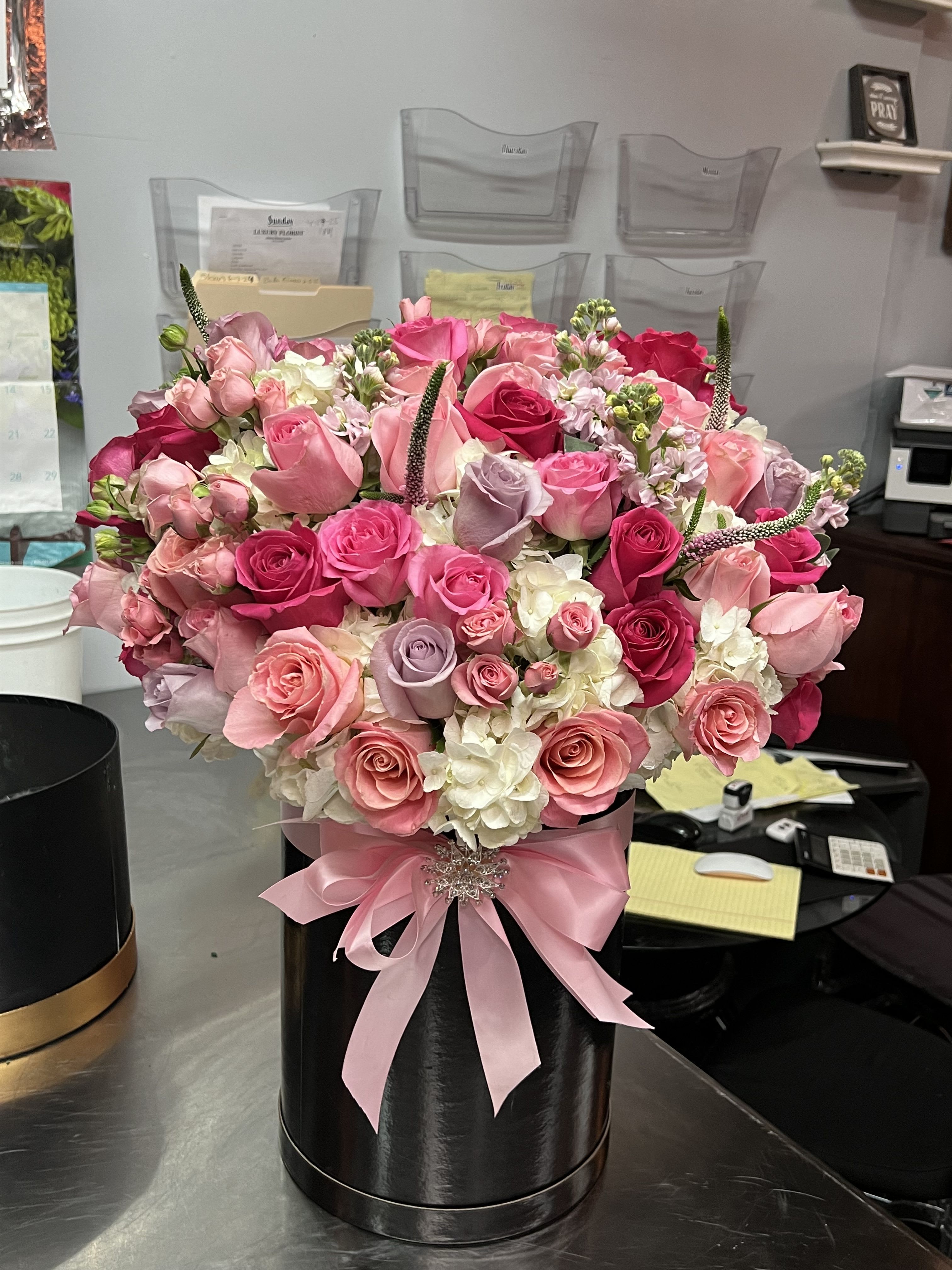 Full bloom love by luxury florist - Stunning large hat box with the freshest blooms of roses, pink light, pink, blush, hot pink this arrangement it’s The most beautiful set to make her mind blow away
