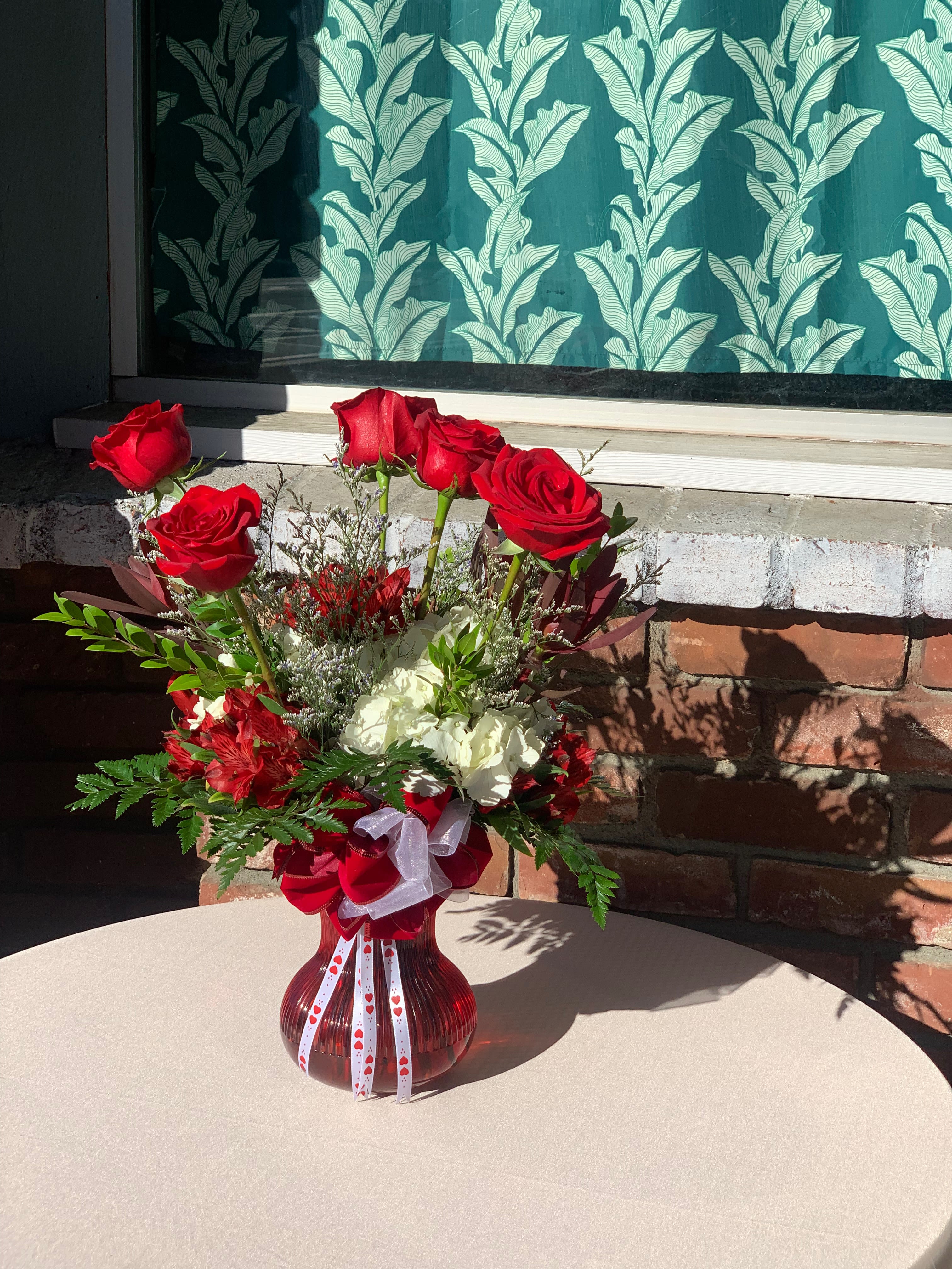 SOLD OUT - Everlasting Love - Created with love in mind. Whether it is for your special someone or a family member or a friend, this is the perfect arrangement to send when you want to show just how much you truly love them. Styles will vary upon flower availability. 