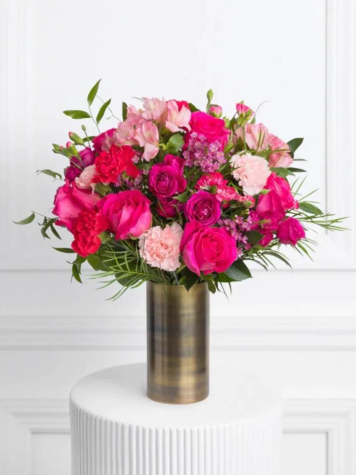 Roxanna Roxanna - Our pink Roxanna bouquet is the perfect choice for when you really want your flowers to pop! Featuring a gorgeous range of blush, pink, and fuchsia, this bouquet will make them feel special.